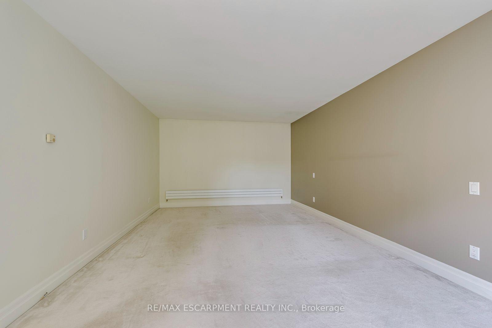 Photo 23 of 281 Pinehurst Drive, Oakville, Ford — HOMEH