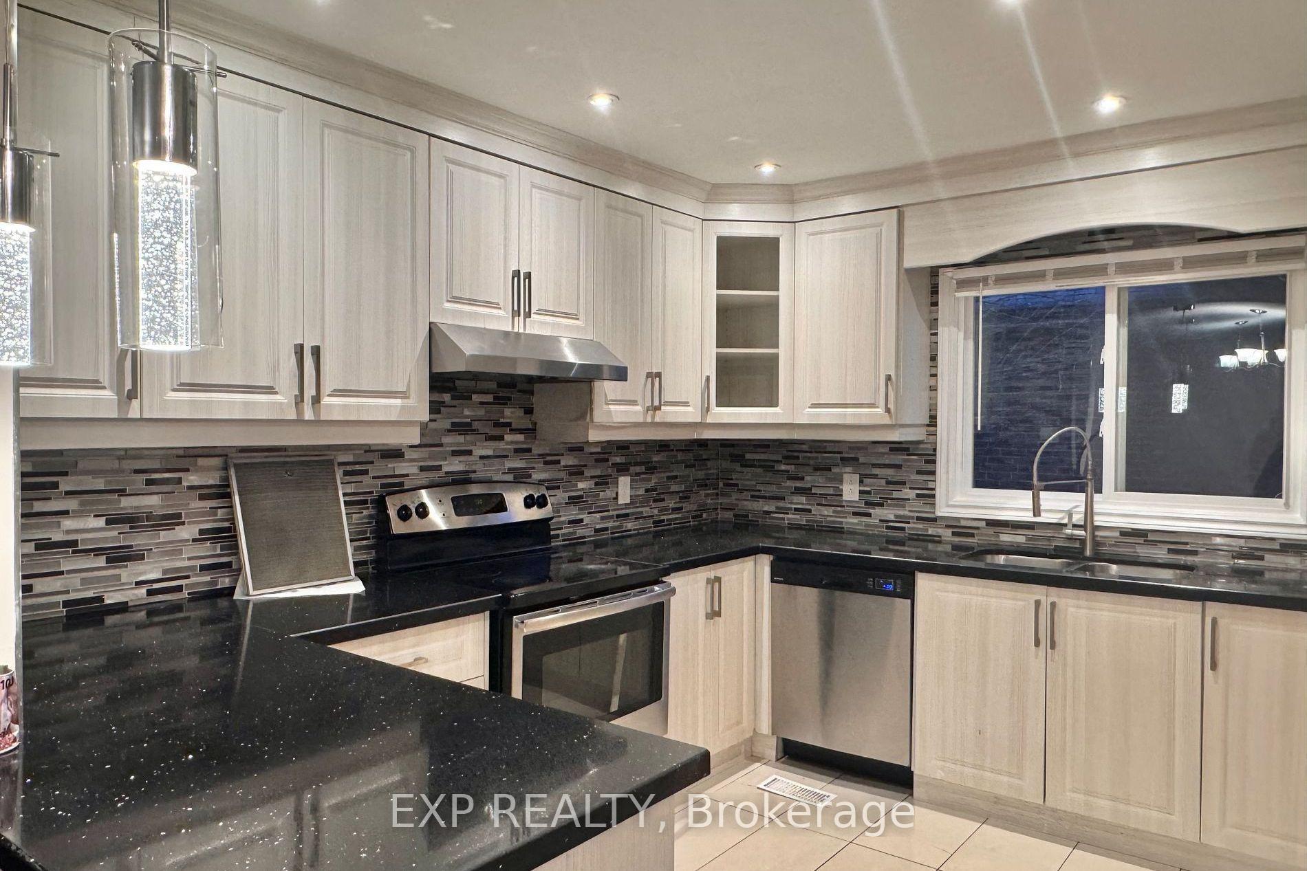 Photo 4 of 69 Hollyhedge Drive, Scarborough, Bendale — HOMEH
