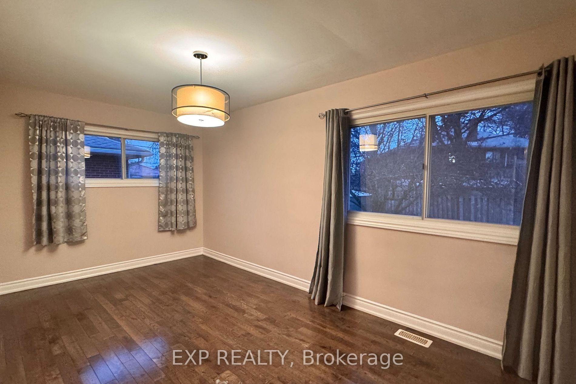 Photo 7 of 69 Hollyhedge Drive, Scarborough, Bendale — HOMEH