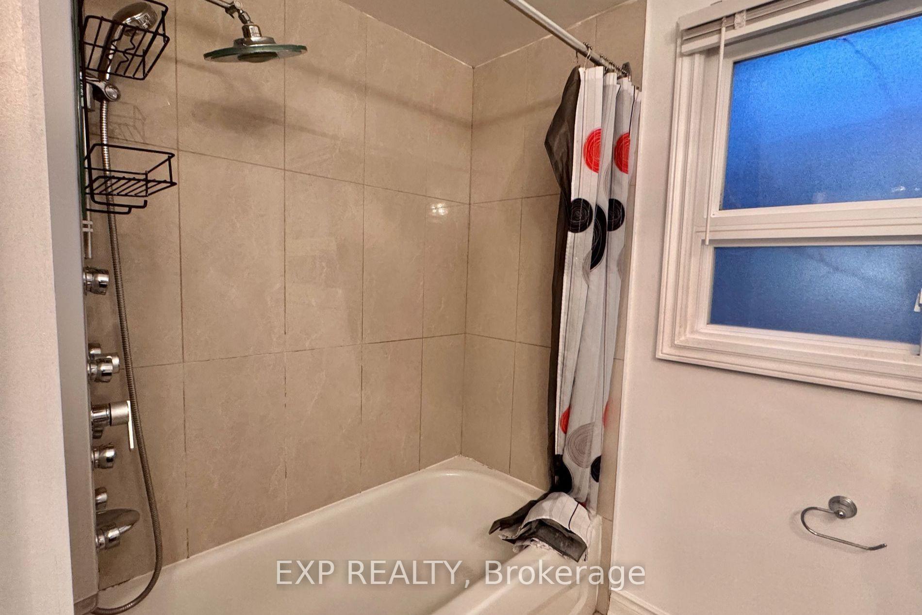 Photo 14 of 69 Hollyhedge Drive, Scarborough, Bendale — HOMEH