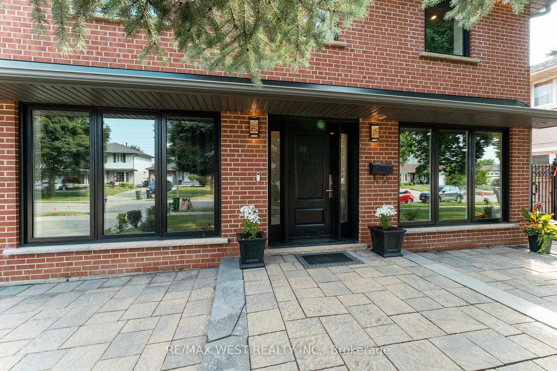 Photo 2 of 139 Redgrave Drive, Etobicoke, Willowridge-Martingrove-Richview — HOMEH