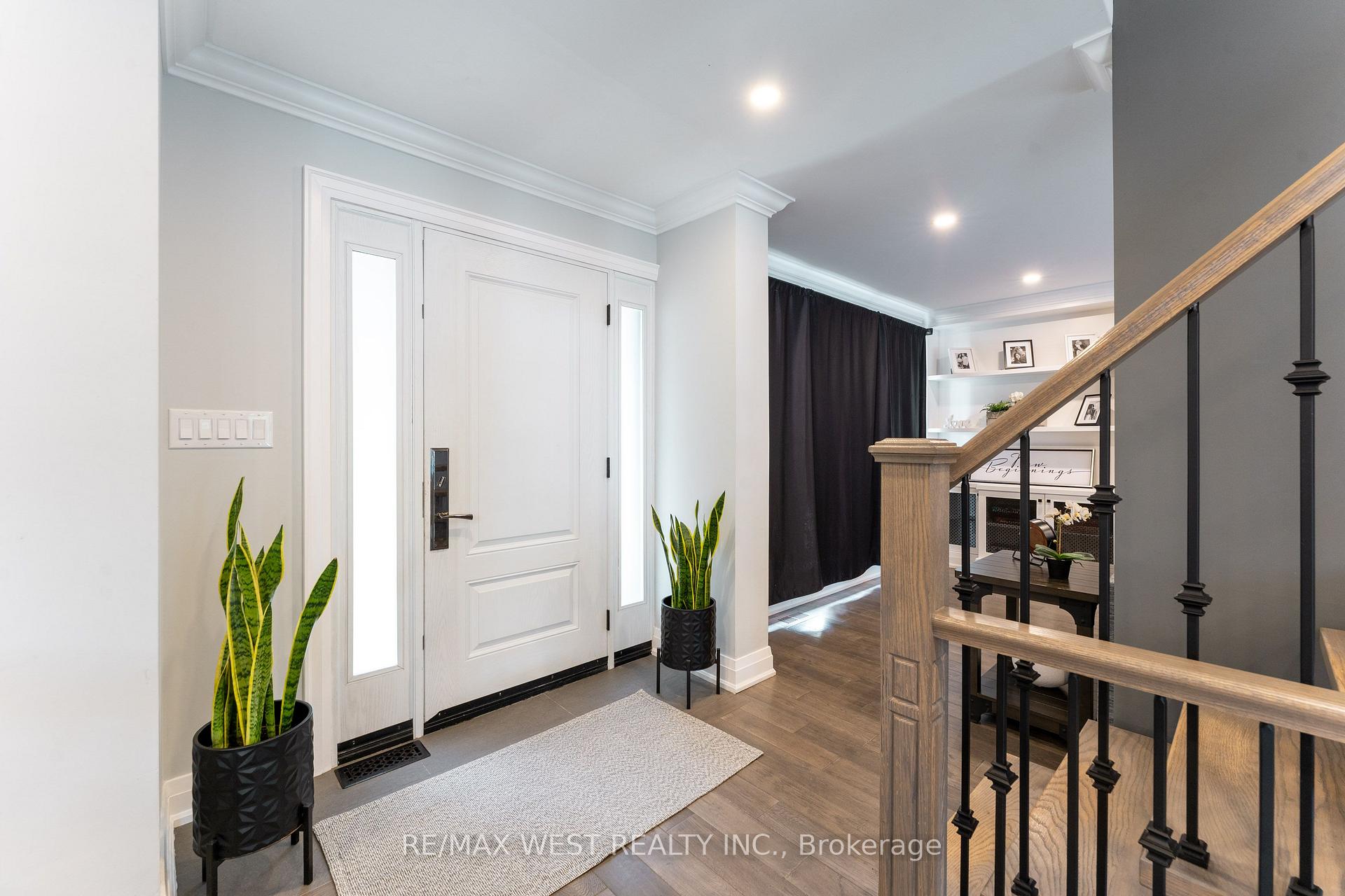 Photo 3 of 139 Redgrave Drive, Etobicoke, Willowridge-Martingrove-Richview — HOMEH
