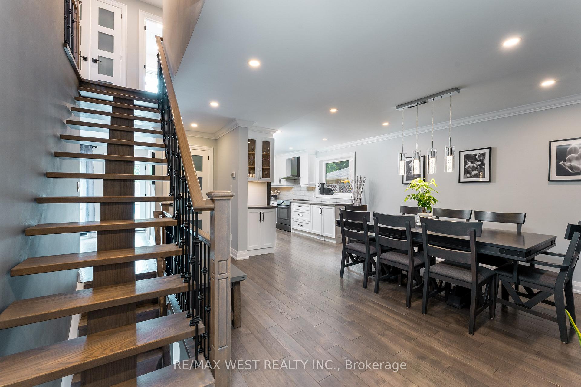Photo 4 of 139 Redgrave Drive, Etobicoke, Willowridge-Martingrove-Richview — HOMEH