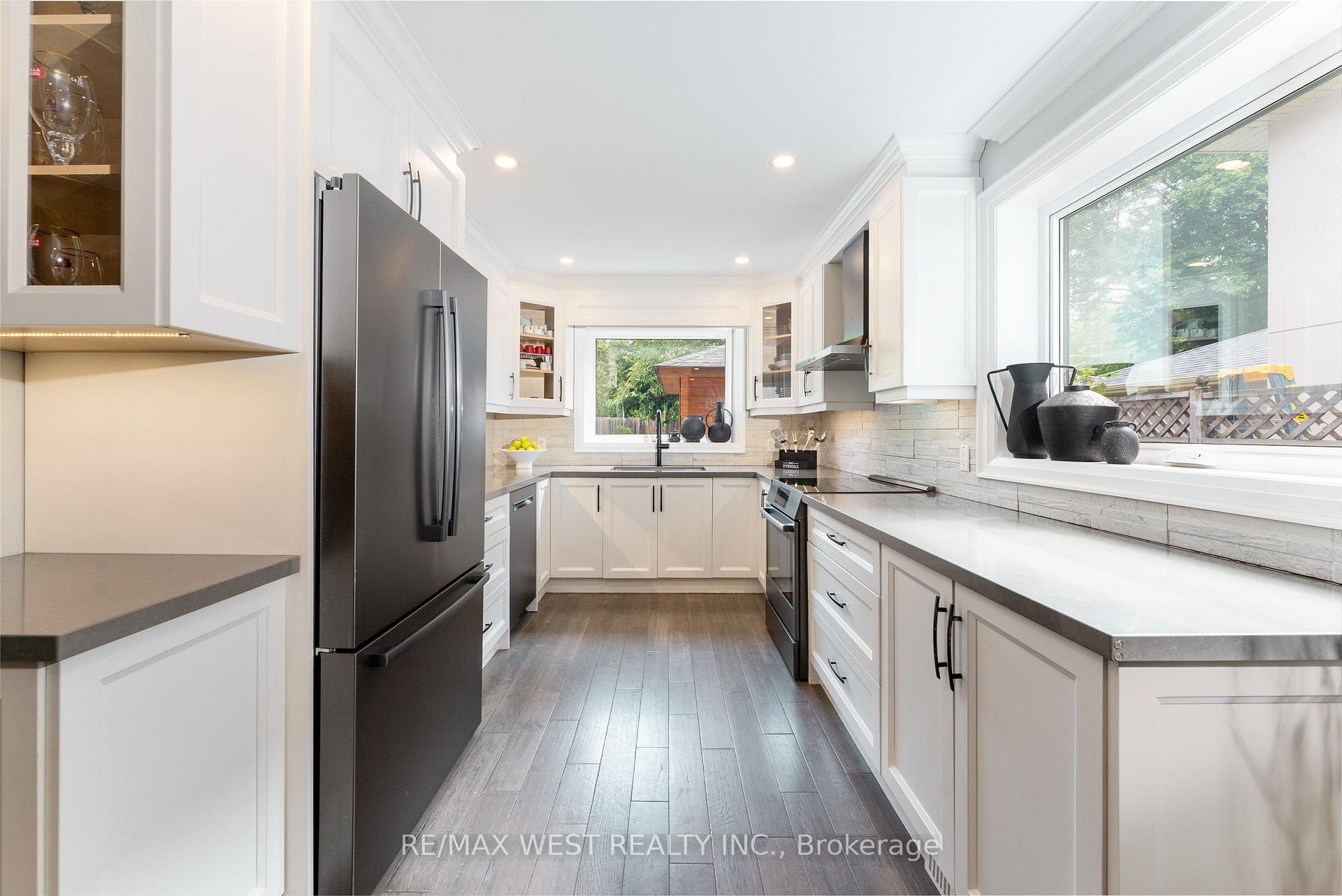 Photo 6 of 139 Redgrave Drive, Etobicoke, Willowridge-Martingrove-Richview — HOMEH