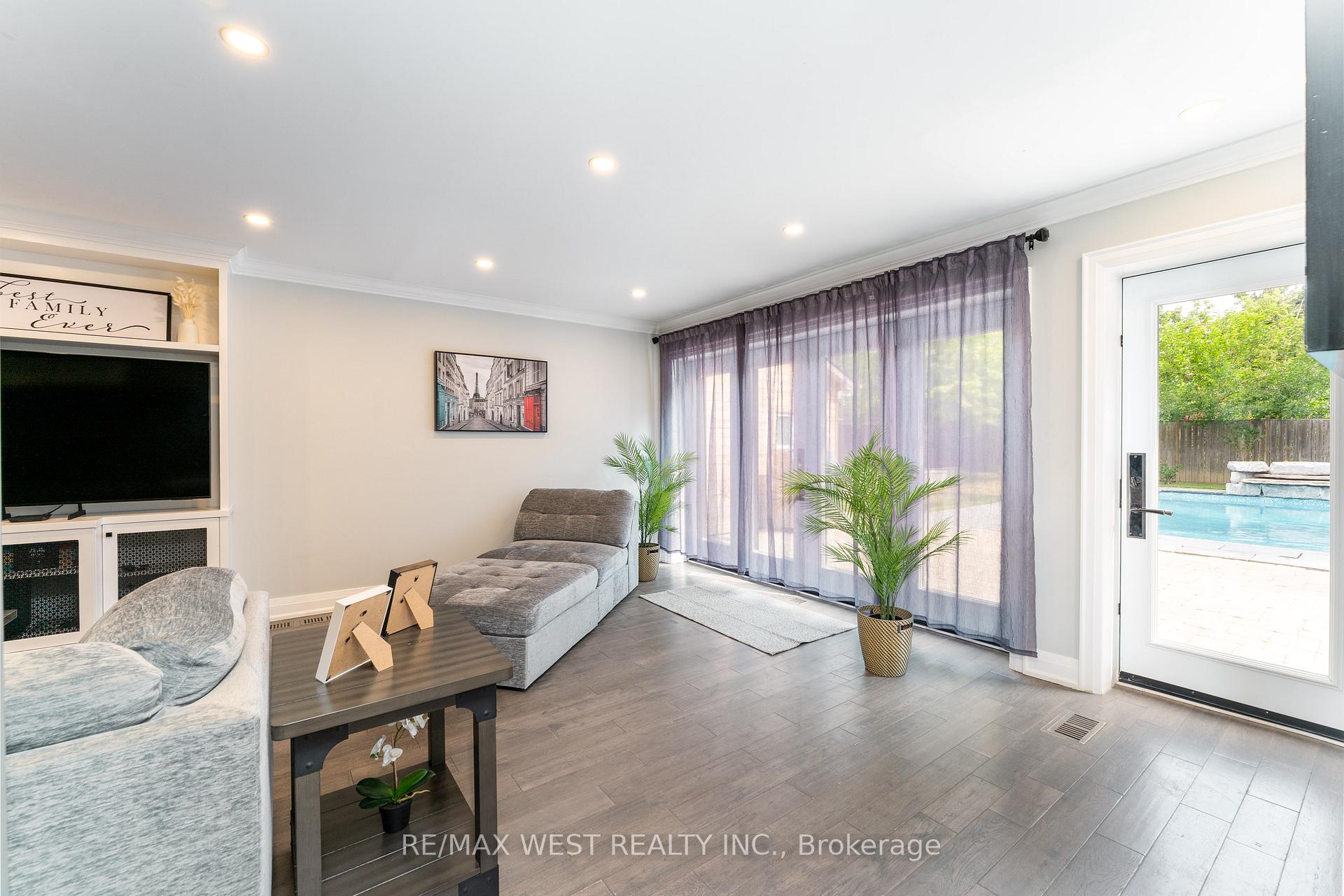 Photo 7 of 139 Redgrave Drive, Etobicoke, Willowridge-Martingrove-Richview — HOMEH