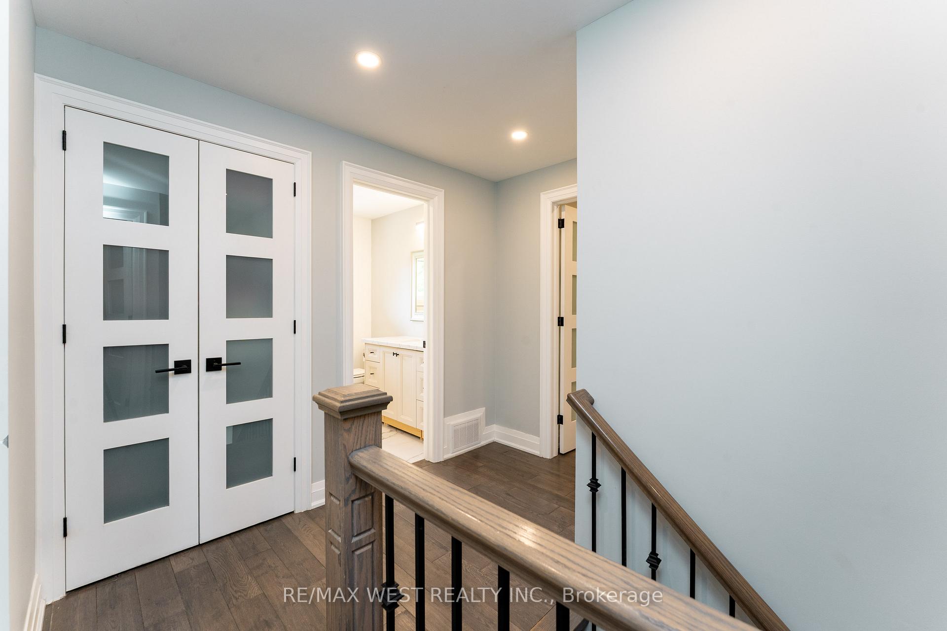 Photo 11 of 139 Redgrave Drive, Etobicoke, Willowridge-Martingrove-Richview — HOMEH
