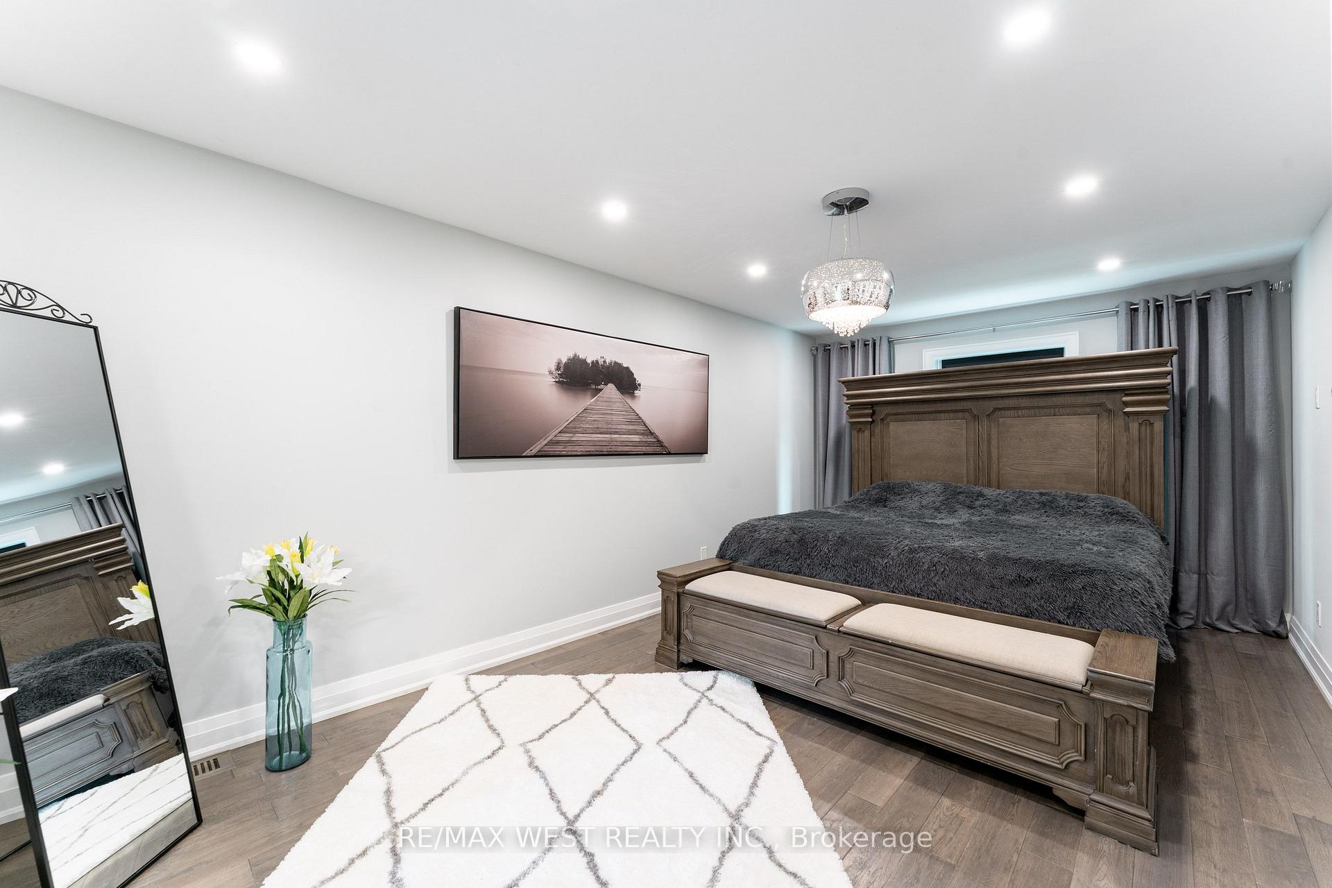Photo 12 of 139 Redgrave Drive, Etobicoke, Willowridge-Martingrove-Richview — HOMEH
