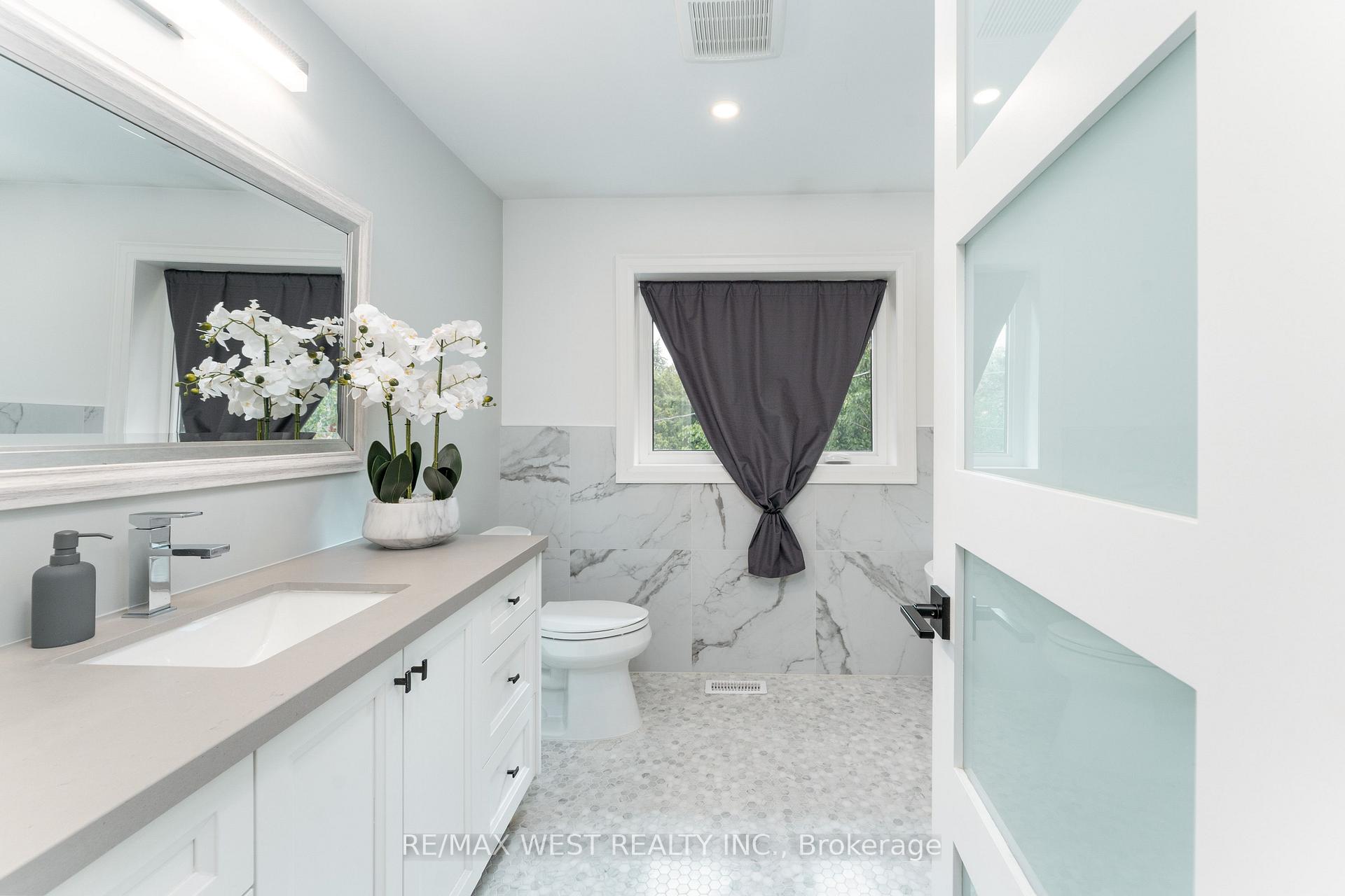 Photo 13 of 139 Redgrave Drive, Etobicoke, Willowridge-Martingrove-Richview — HOMEH