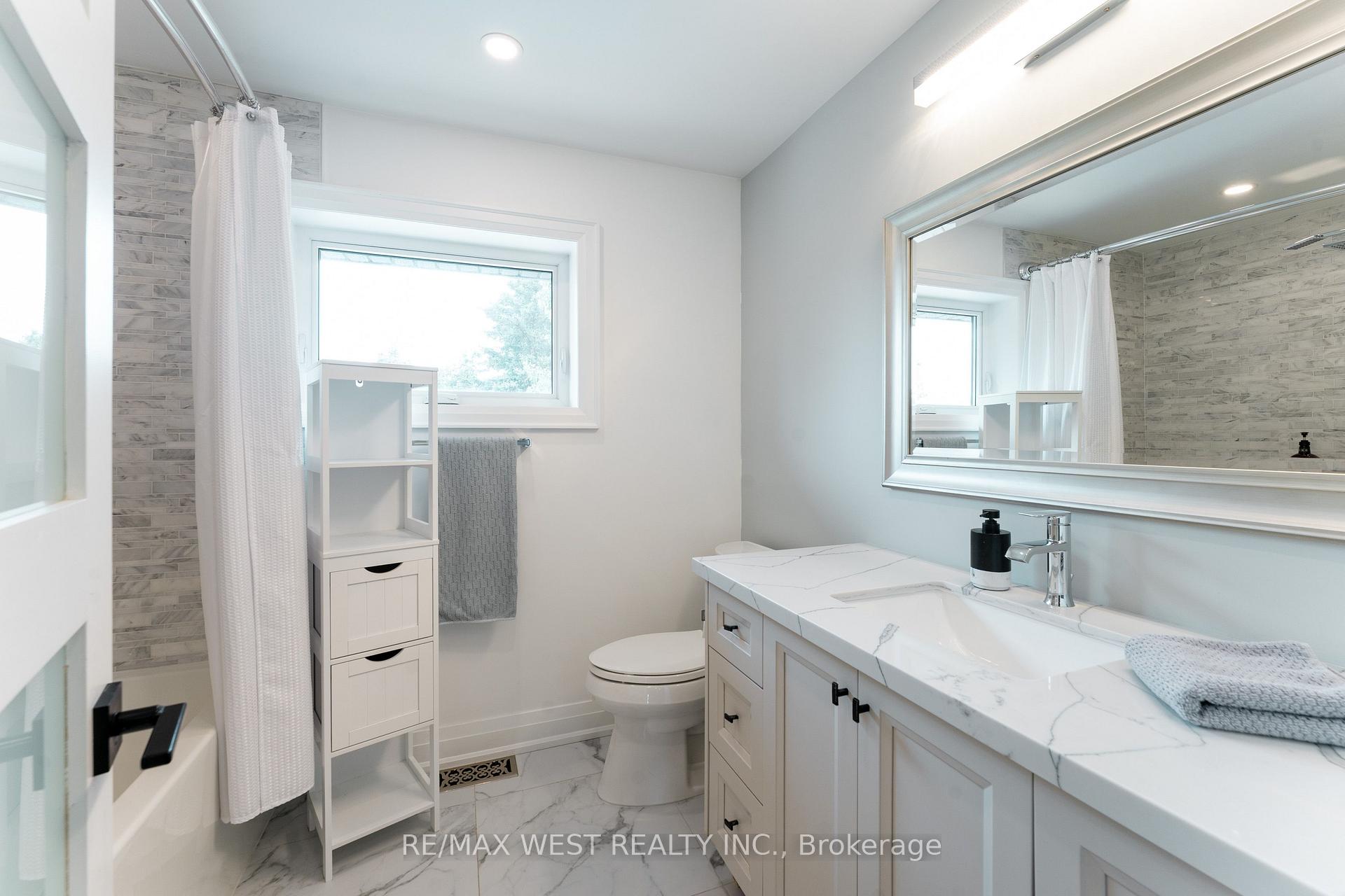 Photo 15 of 139 Redgrave Drive, Etobicoke, Willowridge-Martingrove-Richview — HOMEH