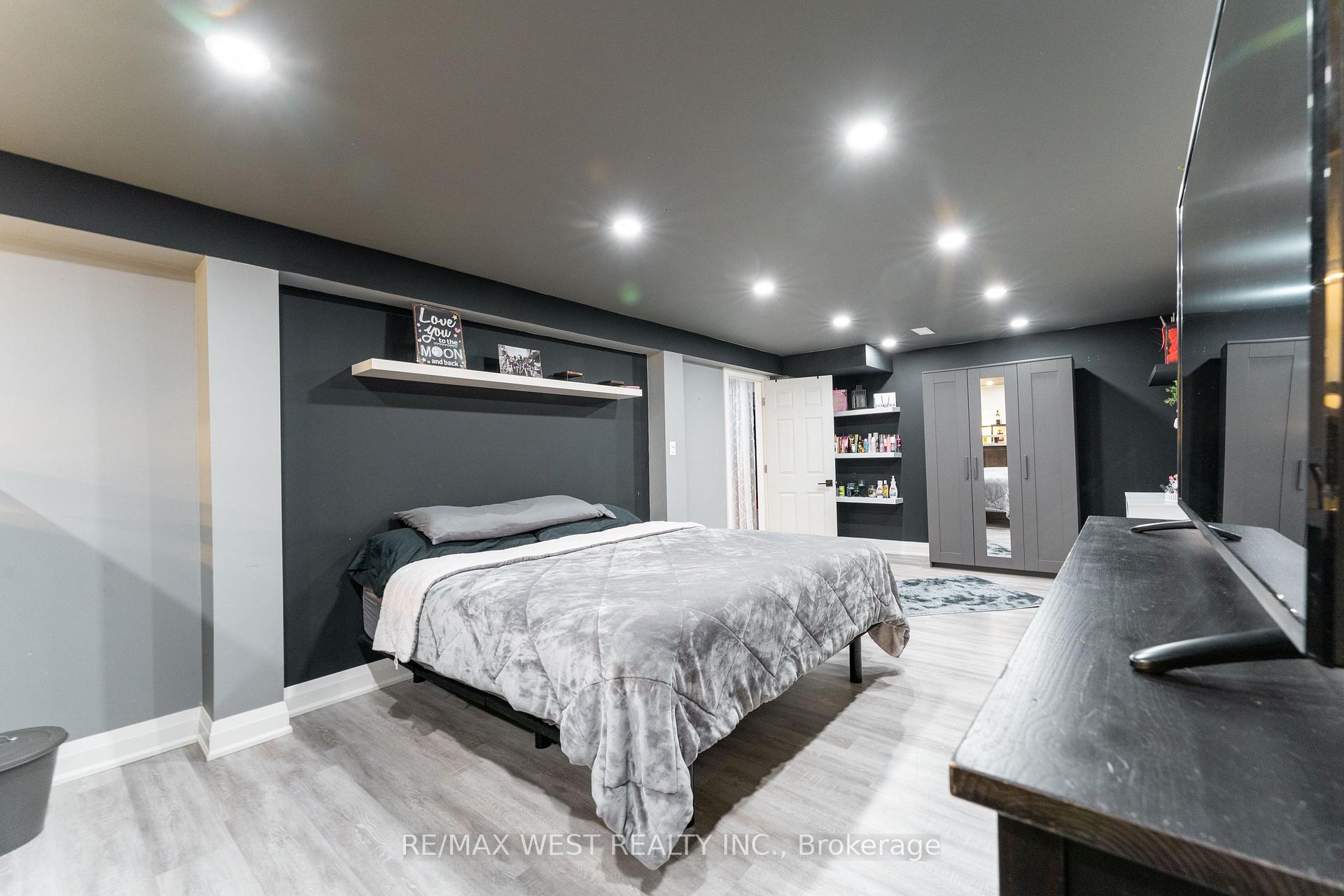 Photo 17 of 139 Redgrave Drive, Etobicoke, Willowridge-Martingrove-Richview — HOMEH