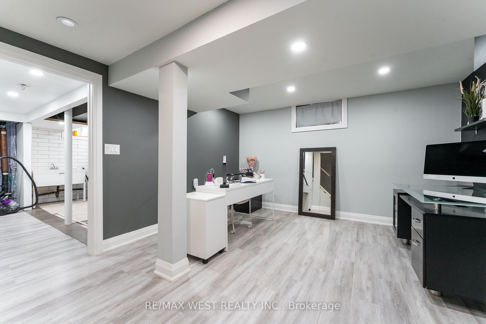 Photo 18 of 139 Redgrave Drive, Etobicoke, Willowridge-Martingrove-Richview — HOMEH