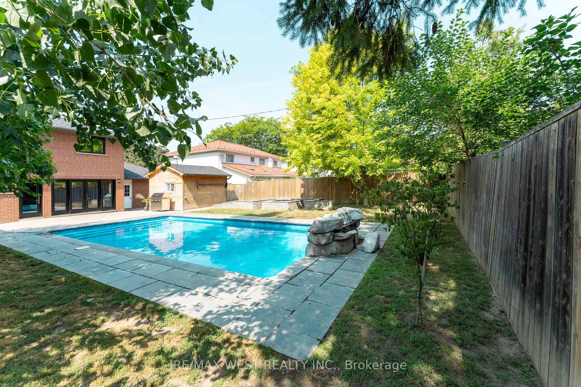 Photo 21 of 139 Redgrave Drive, Etobicoke, Willowridge-Martingrove-Richview — HOMEH