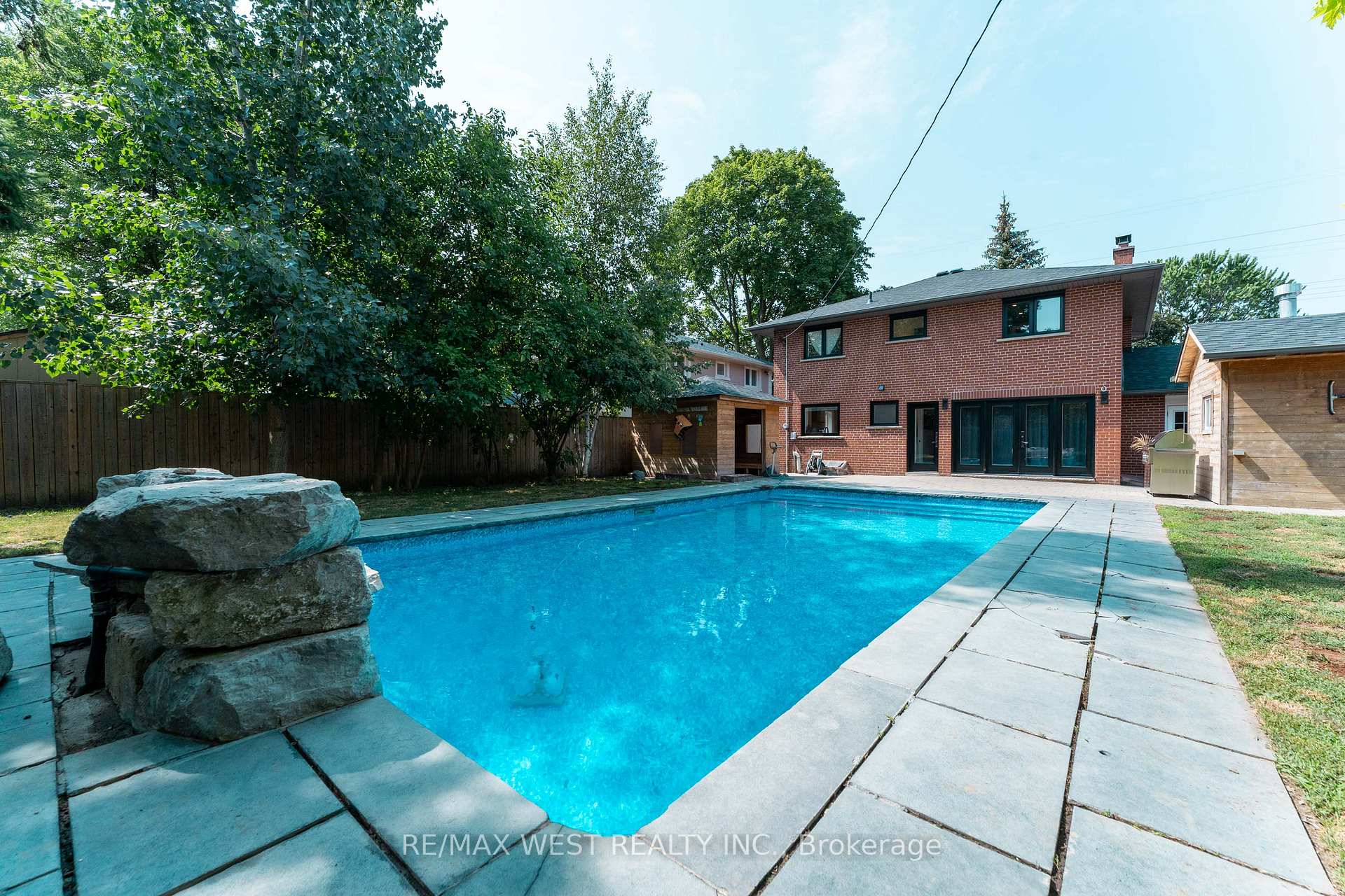 Photo 23 of 139 Redgrave Drive, Etobicoke, Willowridge-Martingrove-Richview — HOMEH