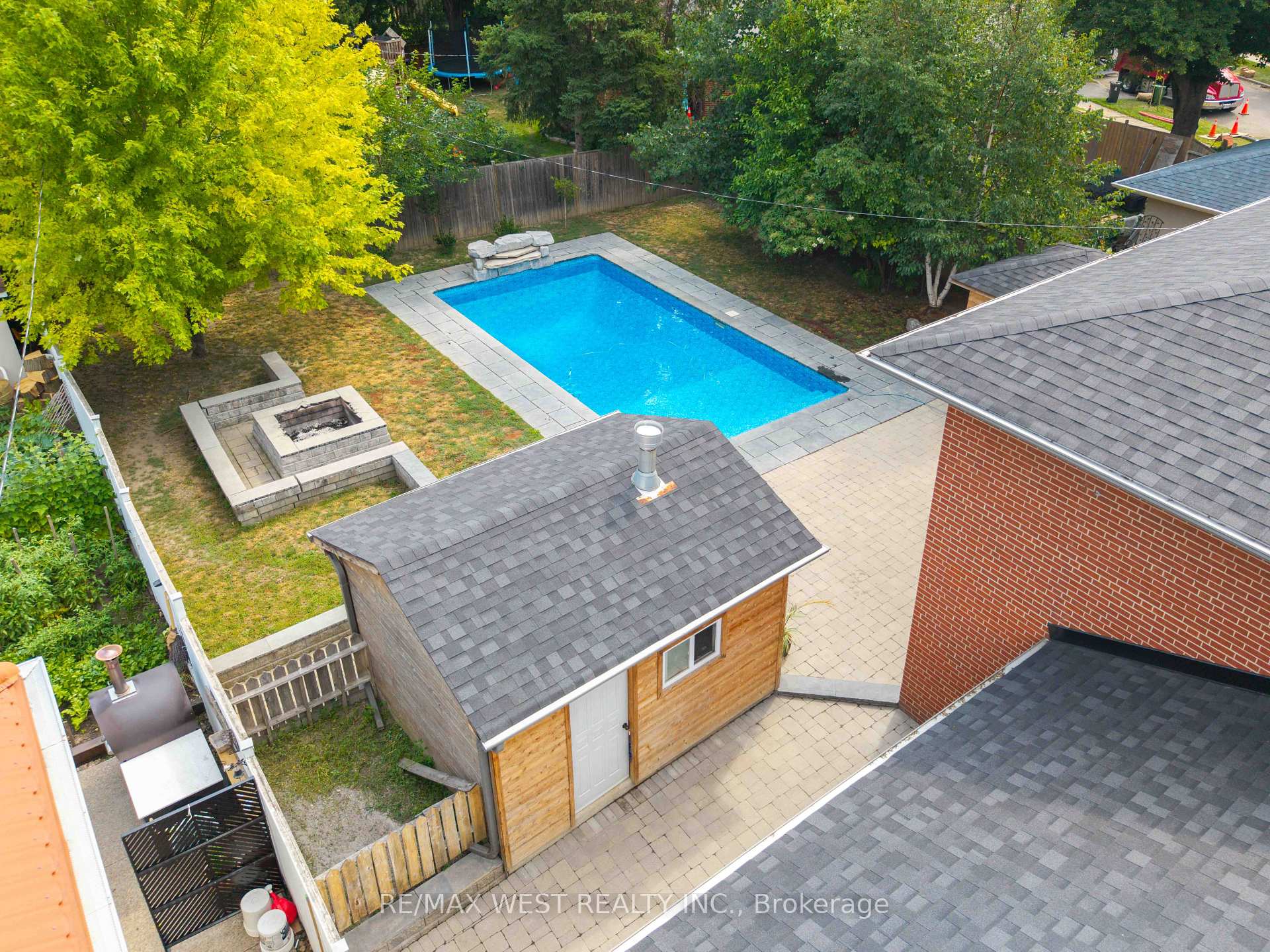 Photo 25 of 139 Redgrave Drive, Etobicoke, Willowridge-Martingrove-Richview — HOMEH