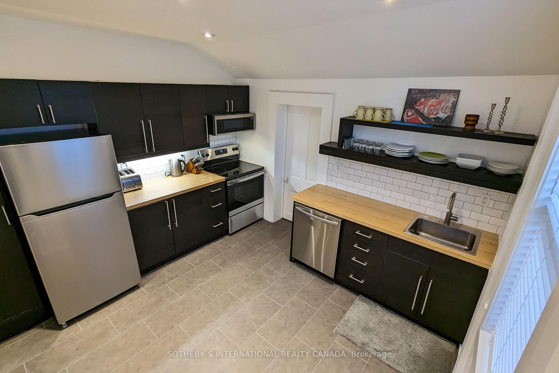 Photo 13 of 22 St. Paul Street, Collingwood — HOMEH