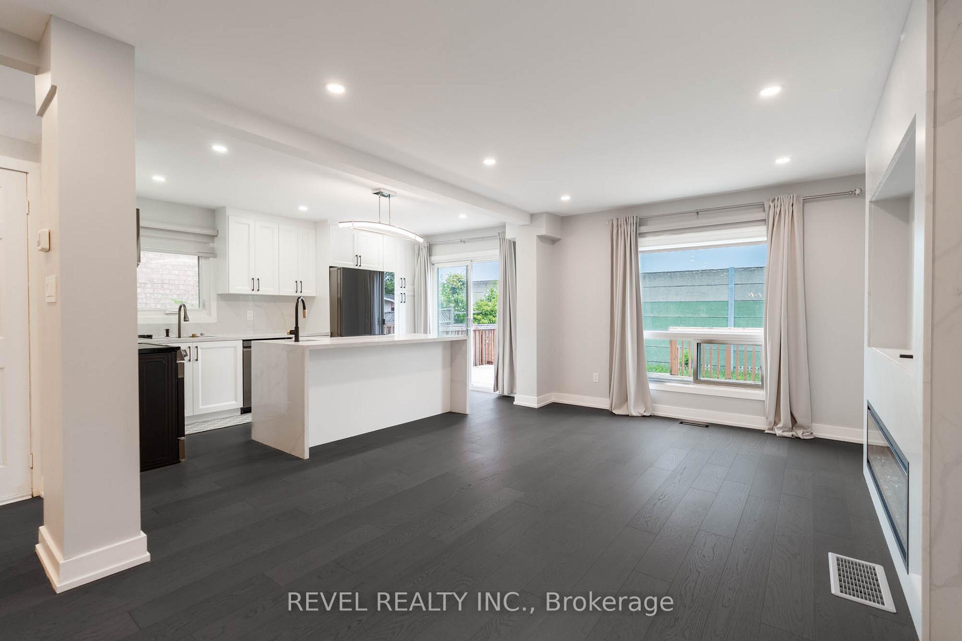 Photo 8 of 95 Cinrickbar Drive, Etobicoke, West Humber-Clairville — HOMEH