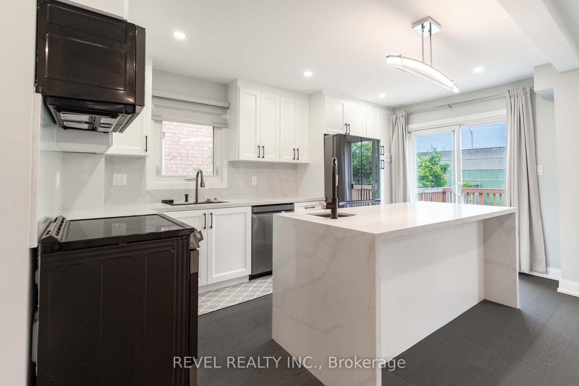 Photo 9 of 95 Cinrickbar Drive, Etobicoke, West Humber-Clairville — HOMEH