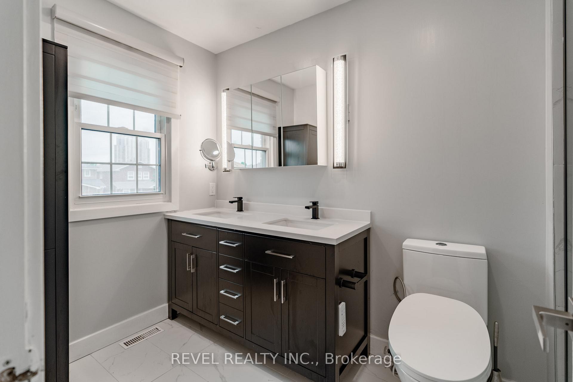 Photo 17 of 95 Cinrickbar Drive, Etobicoke, West Humber-Clairville — HOMEH