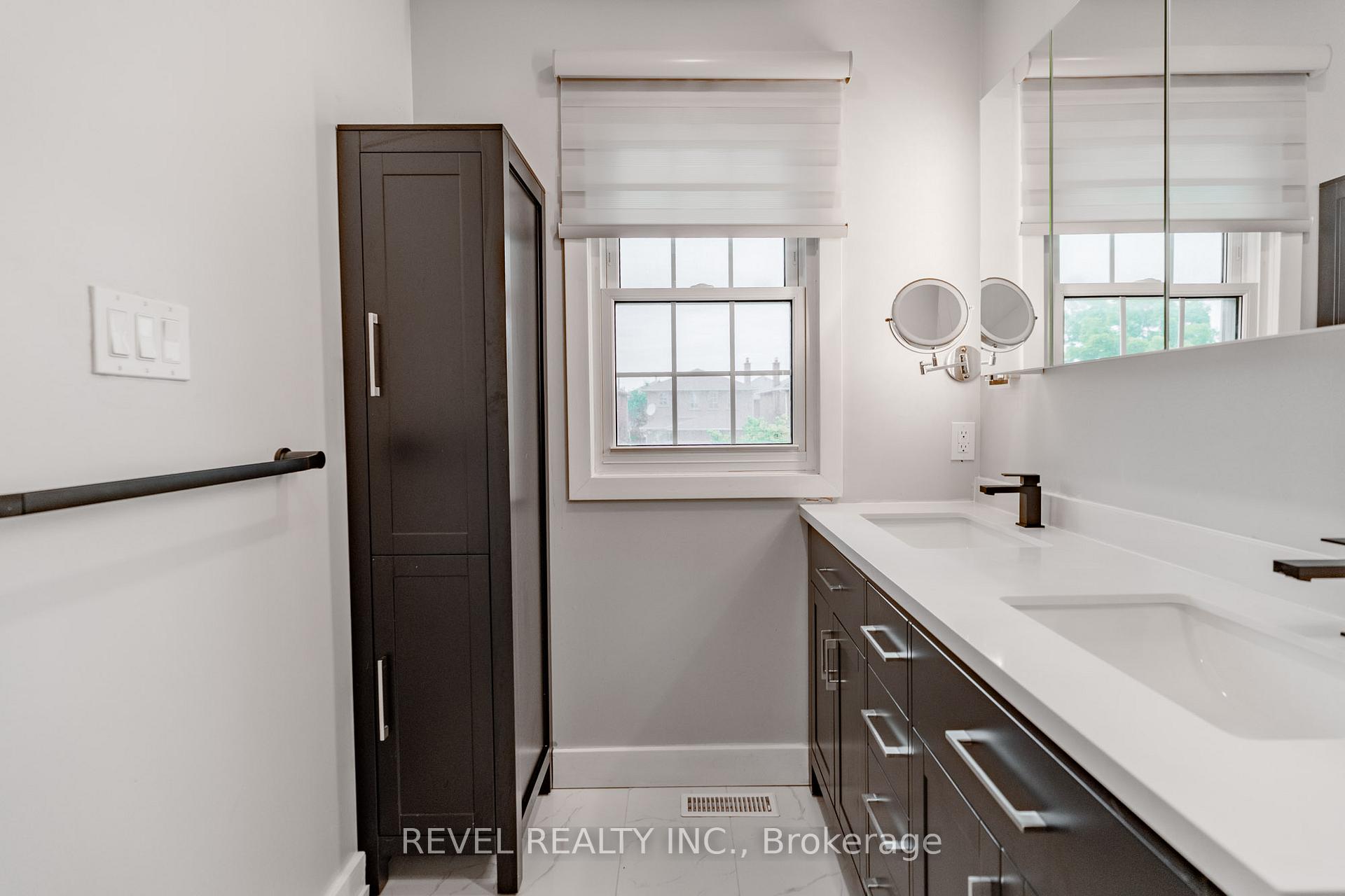 Photo 18 of 95 Cinrickbar Drive, Etobicoke, West Humber-Clairville — HOMEH