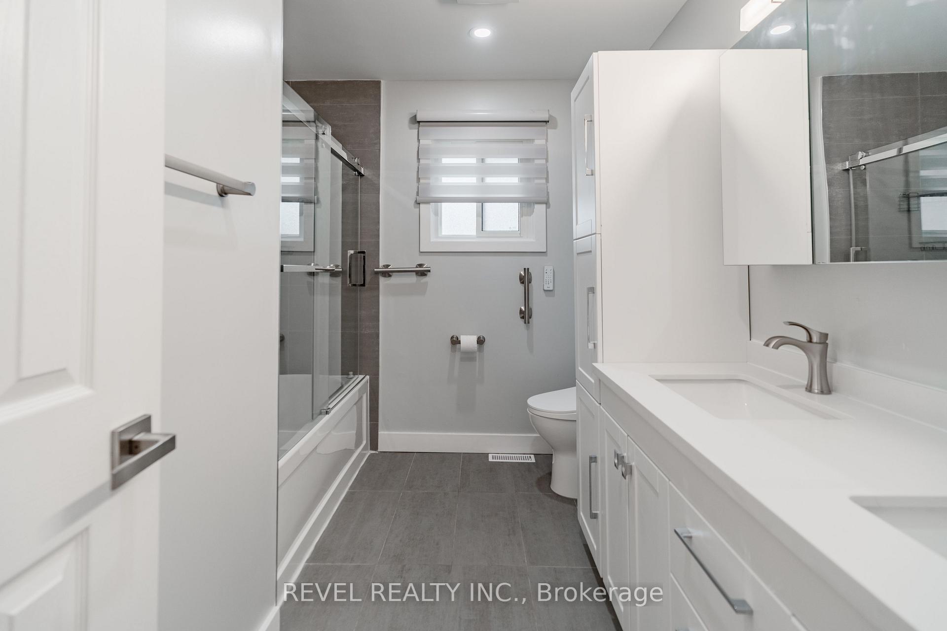 Photo 22 of 95 Cinrickbar Drive, Etobicoke, West Humber-Clairville — HOMEH