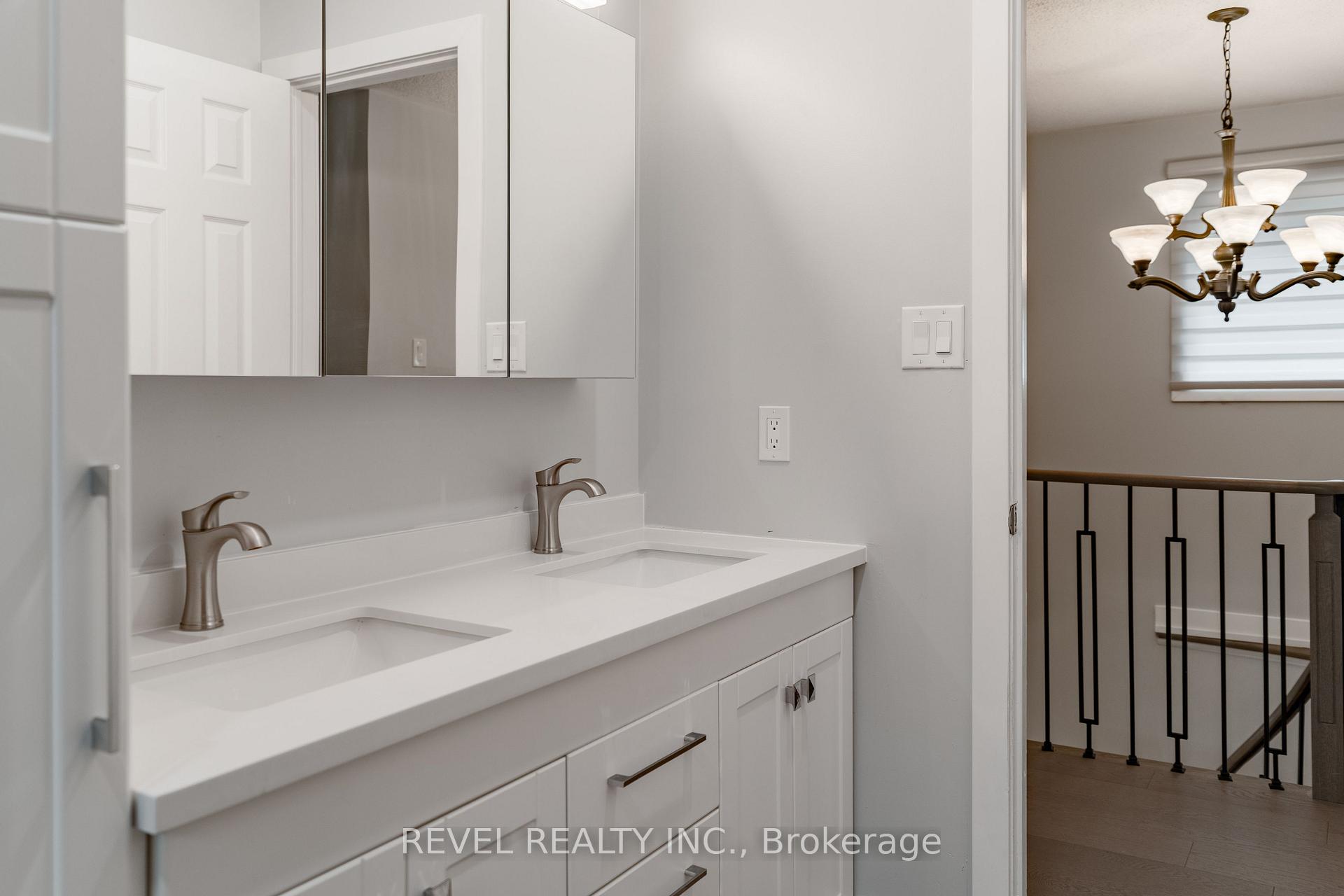 Photo 25 of 95 Cinrickbar Drive, Etobicoke, West Humber-Clairville — HOMEH