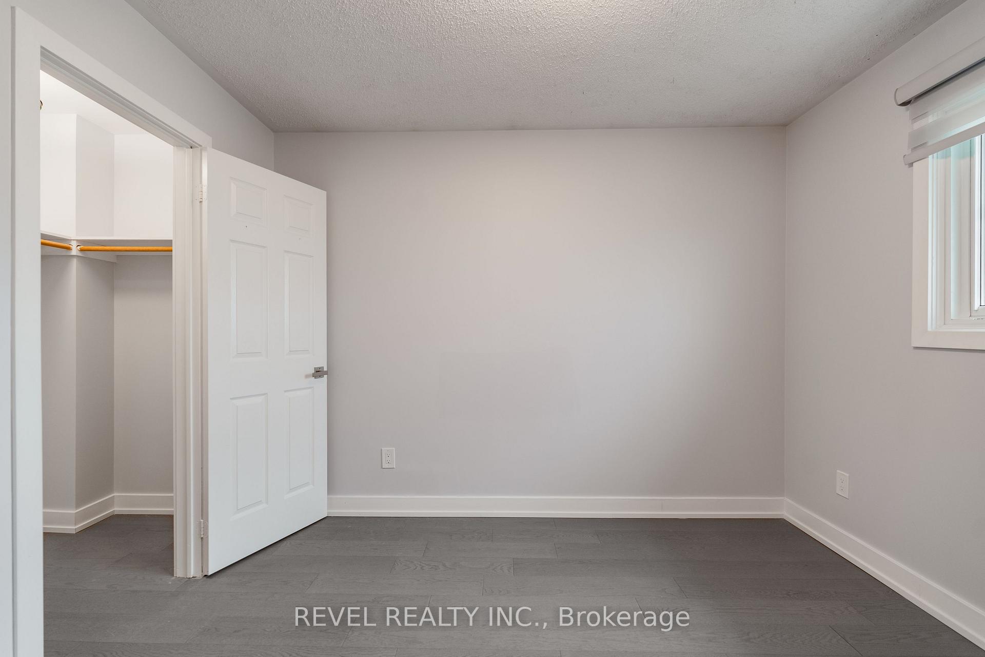 Photo 32 of 95 Cinrickbar Drive, Etobicoke, West Humber-Clairville — HOMEH
