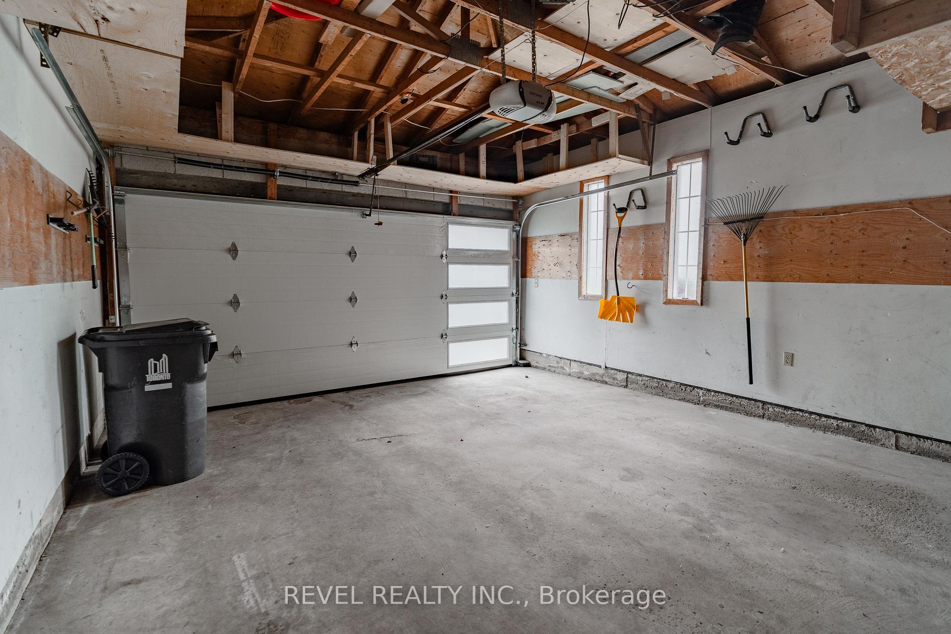 Photo 39 of 95 Cinrickbar Drive, Etobicoke, West Humber-Clairville — HOMEH