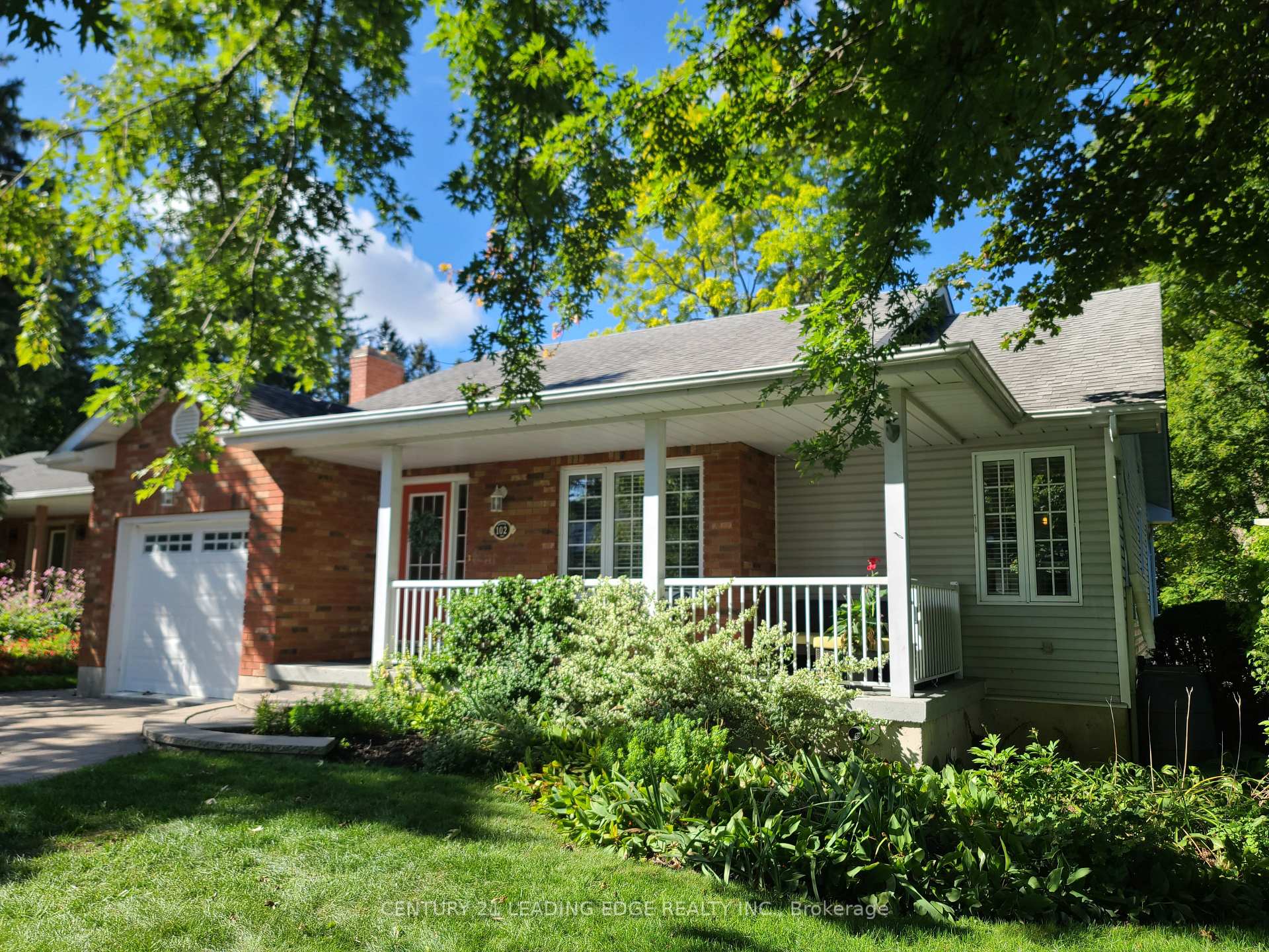 Photo 2 of 102 Second Avenue, Uxbridge — HOMEH