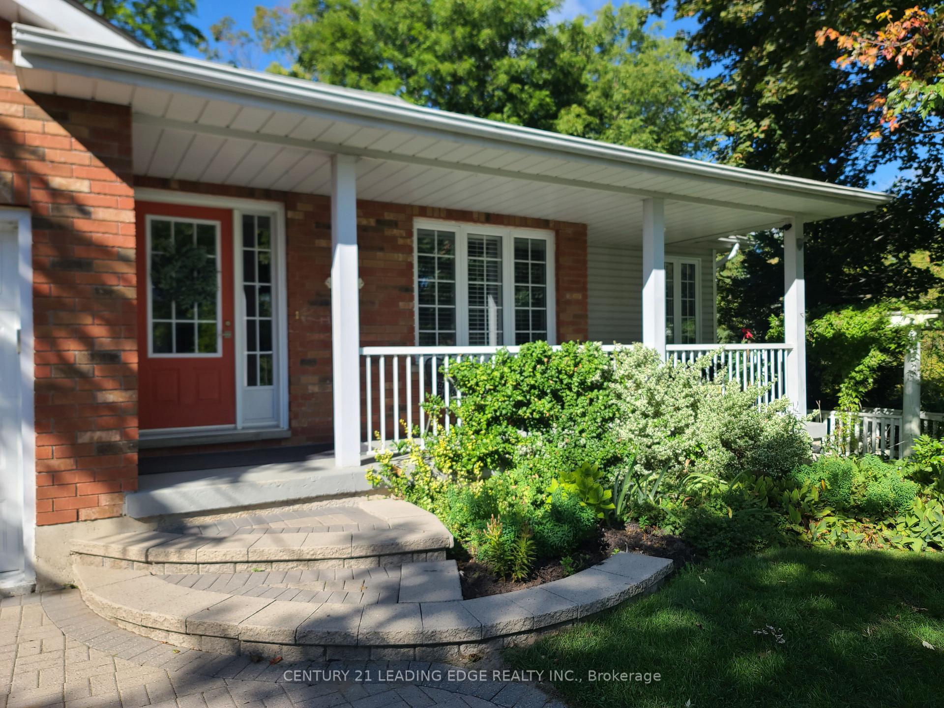 Photo 3 of 102 Second Avenue, Uxbridge — HOMEH