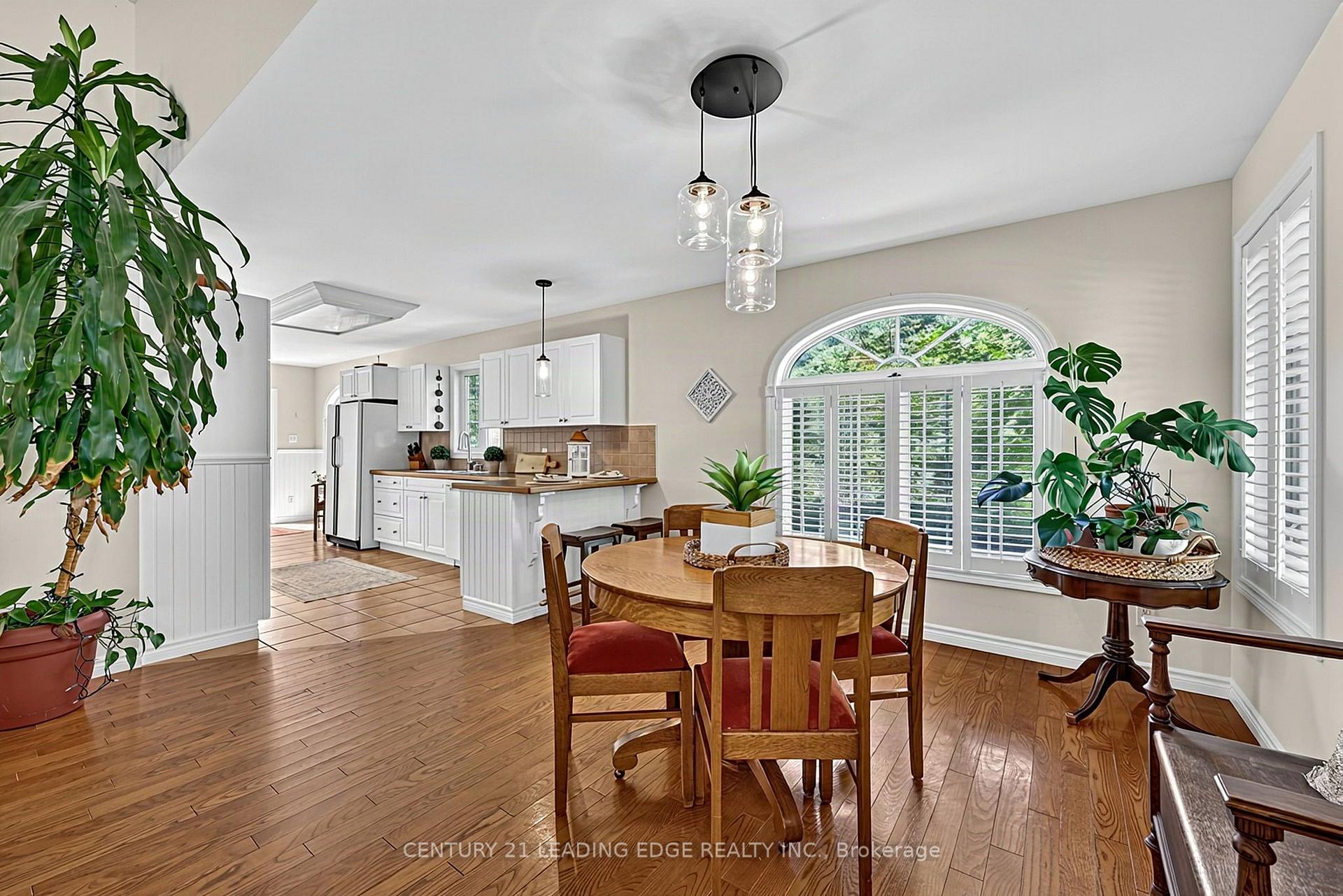 Photo 10 of 102 Second Avenue, Uxbridge — HOMEH