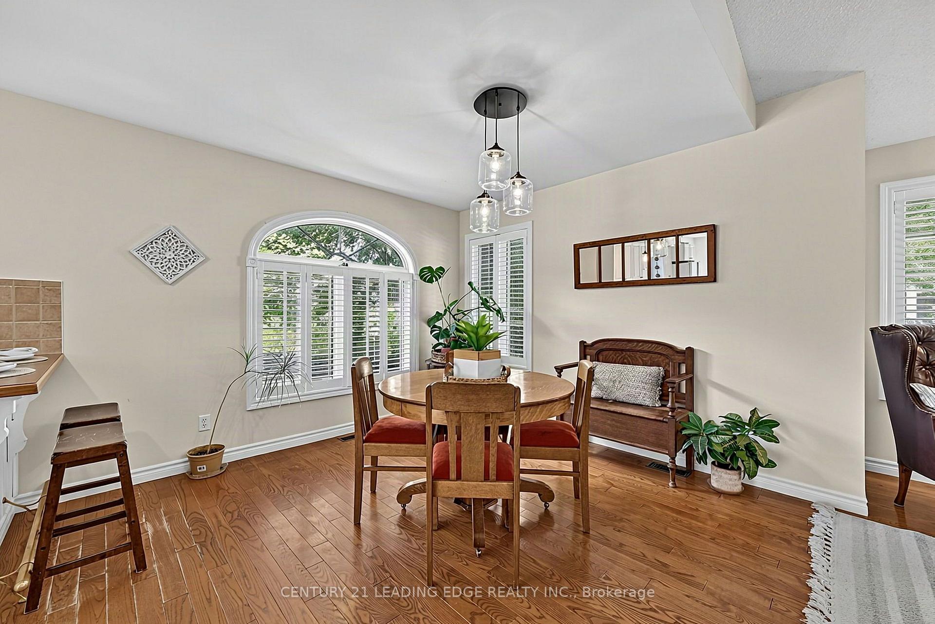 Photo 11 of 102 Second Avenue, Uxbridge — HOMEH