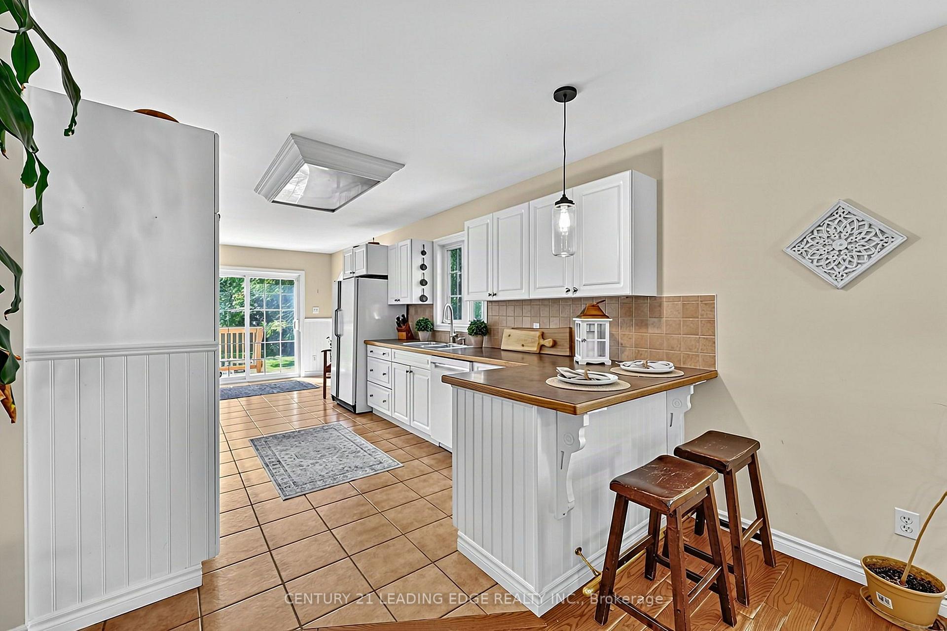 Photo 12 of 102 Second Avenue, Uxbridge — HOMEH