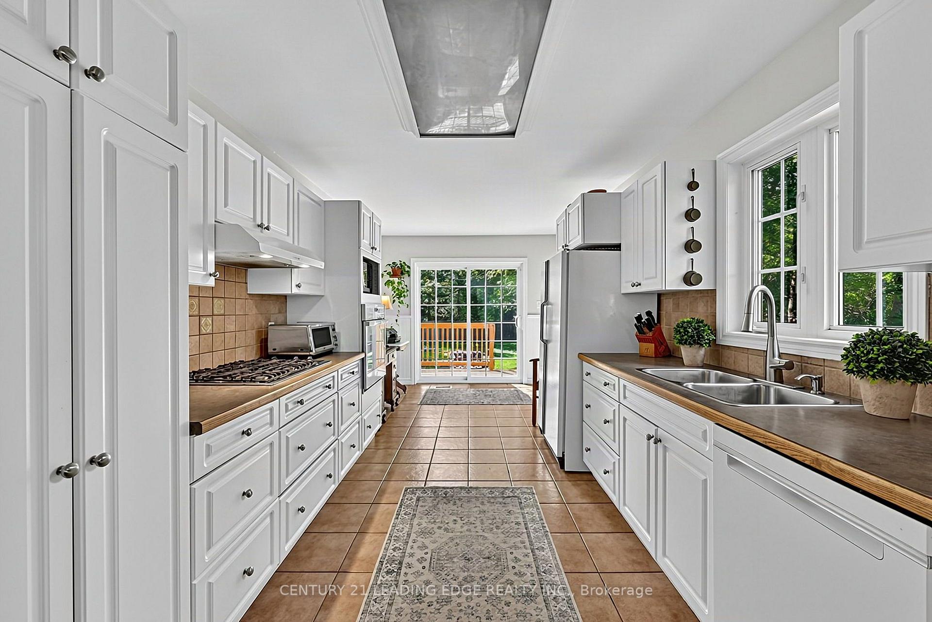 Photo 13 of 102 Second Avenue, Uxbridge — HOMEH