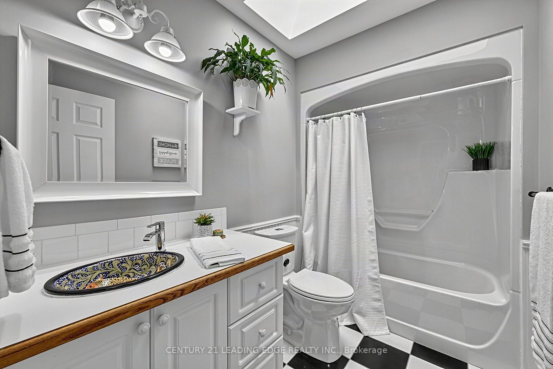 Photo 30 of 102 Second Avenue, Uxbridge — HOMEH
