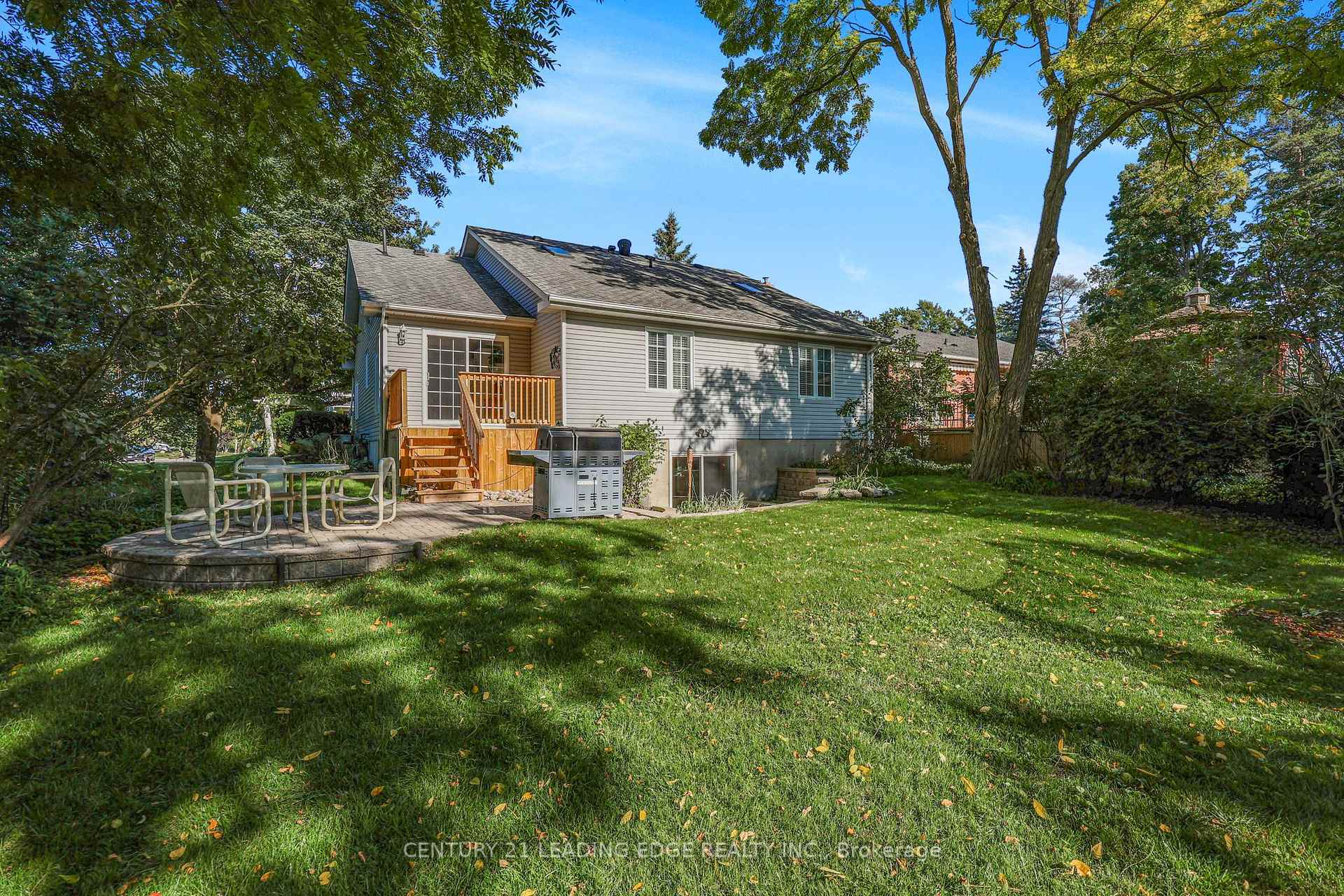 Photo 40 of 102 Second Avenue, Uxbridge — HOMEH