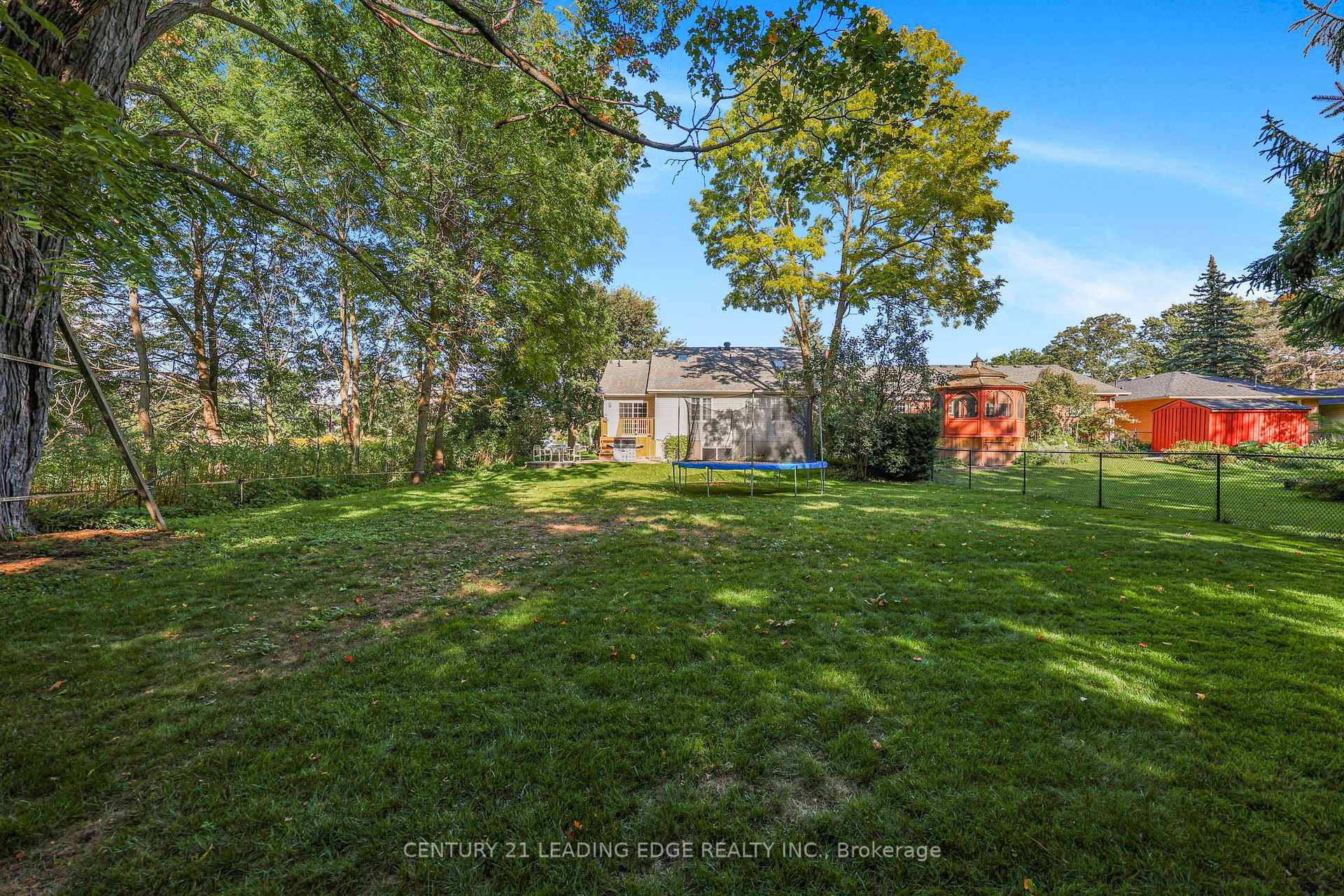 Photo 43 of 102 Second Avenue, Uxbridge — HOMEH