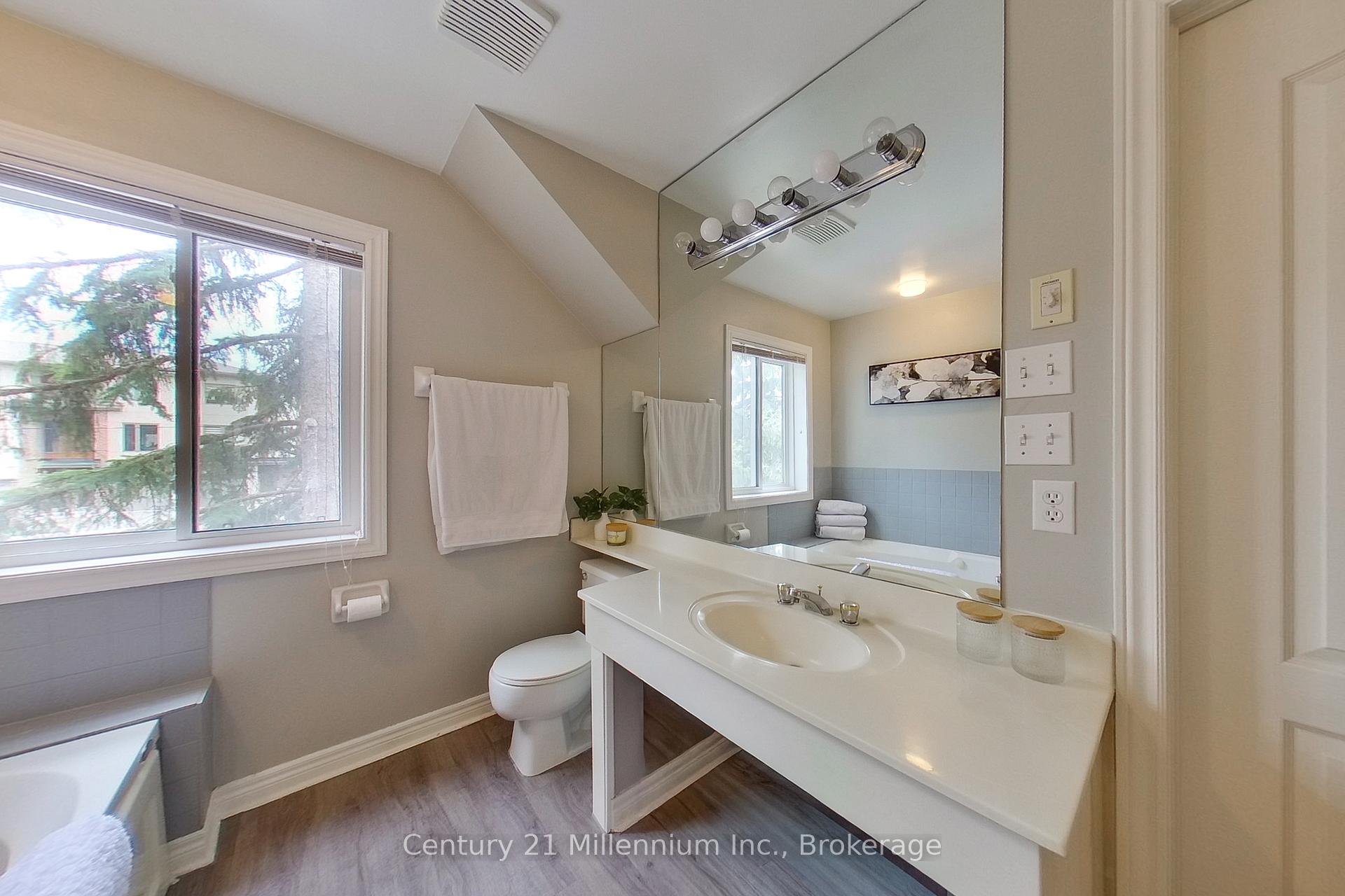 Photo 12 of Unit 825, 34 Dawson Drive, Collingwood — HOMEH