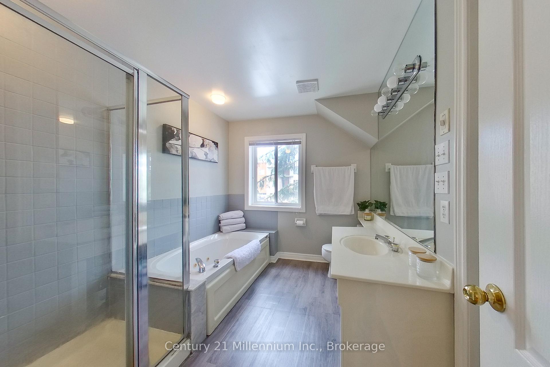 Photo 13 of Unit 825, 34 Dawson Drive, Collingwood — HOMEH