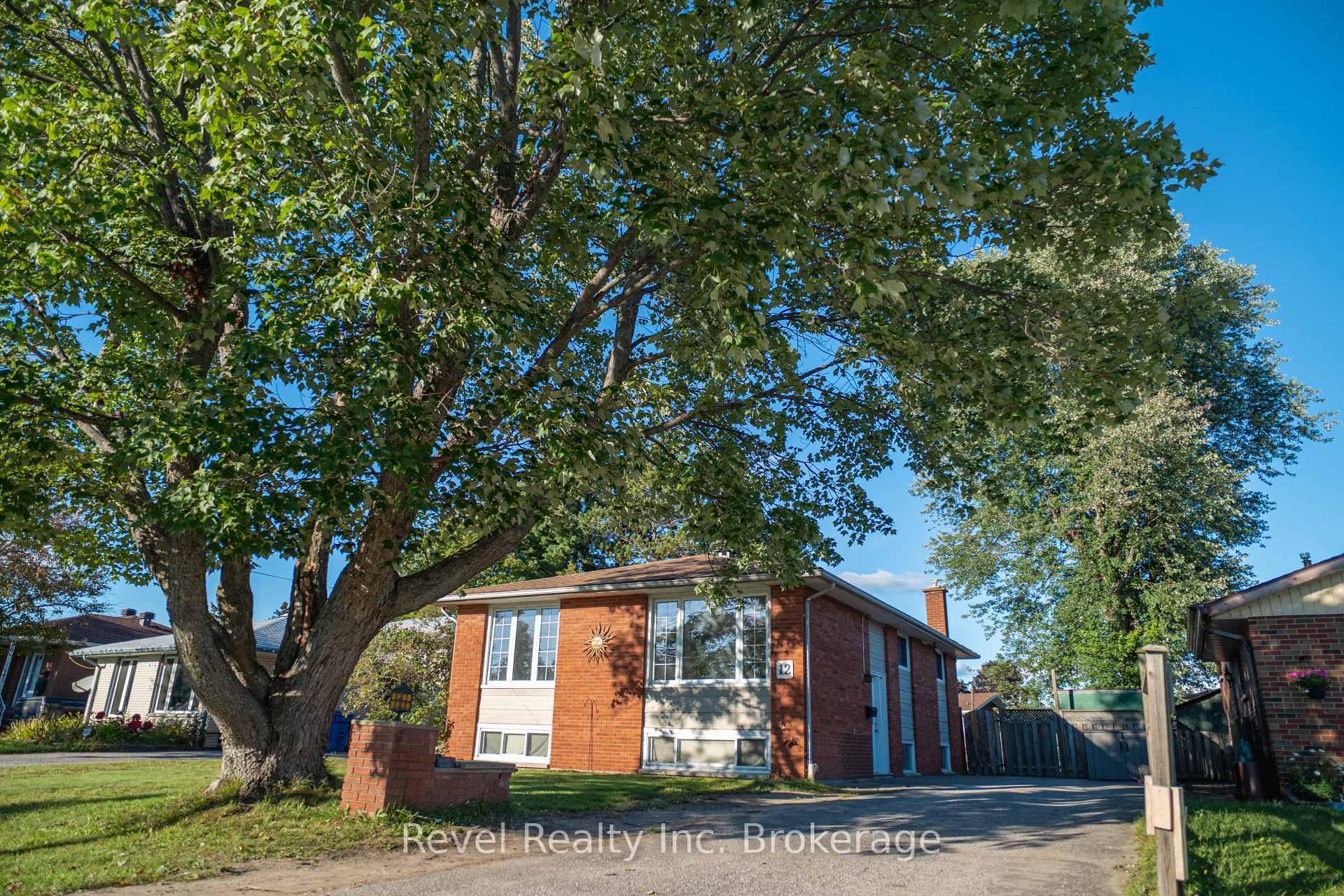 Photo 3 of 12 Nightingale Drive, North Bay, Ferris — HOMEH