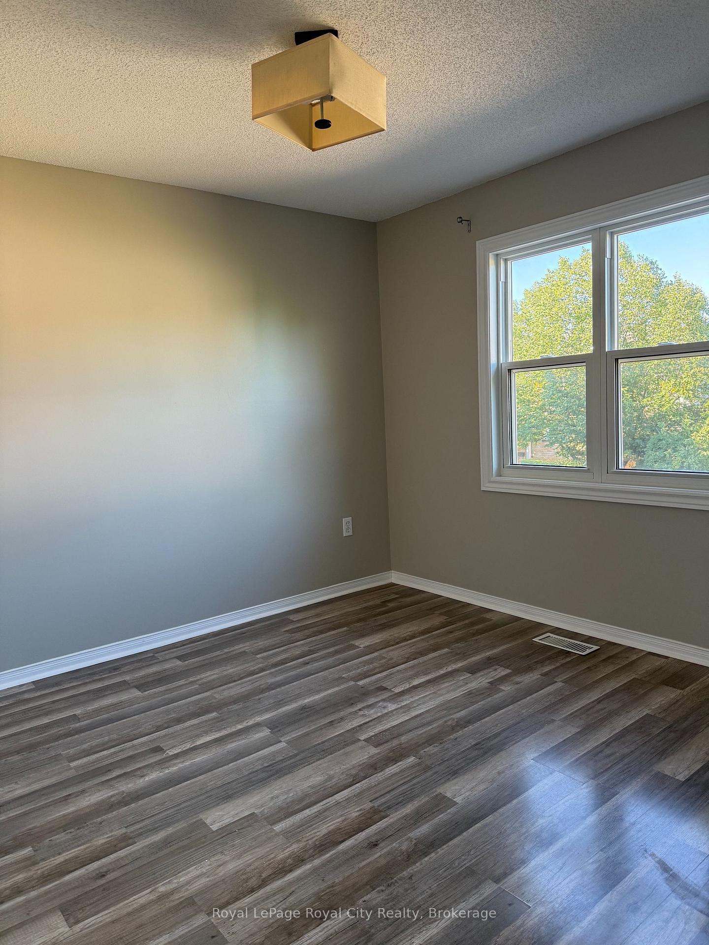 Photo 6 of Unit 93, 240 London Road W, Guelph, Downtown — HOMEH