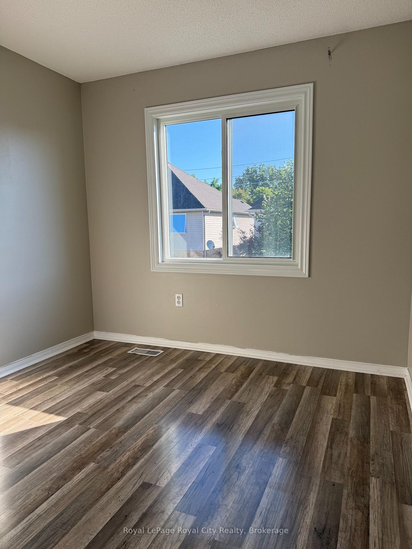 Photo 8 of Unit 93, 240 London Road W, Guelph, Downtown — HOMEH