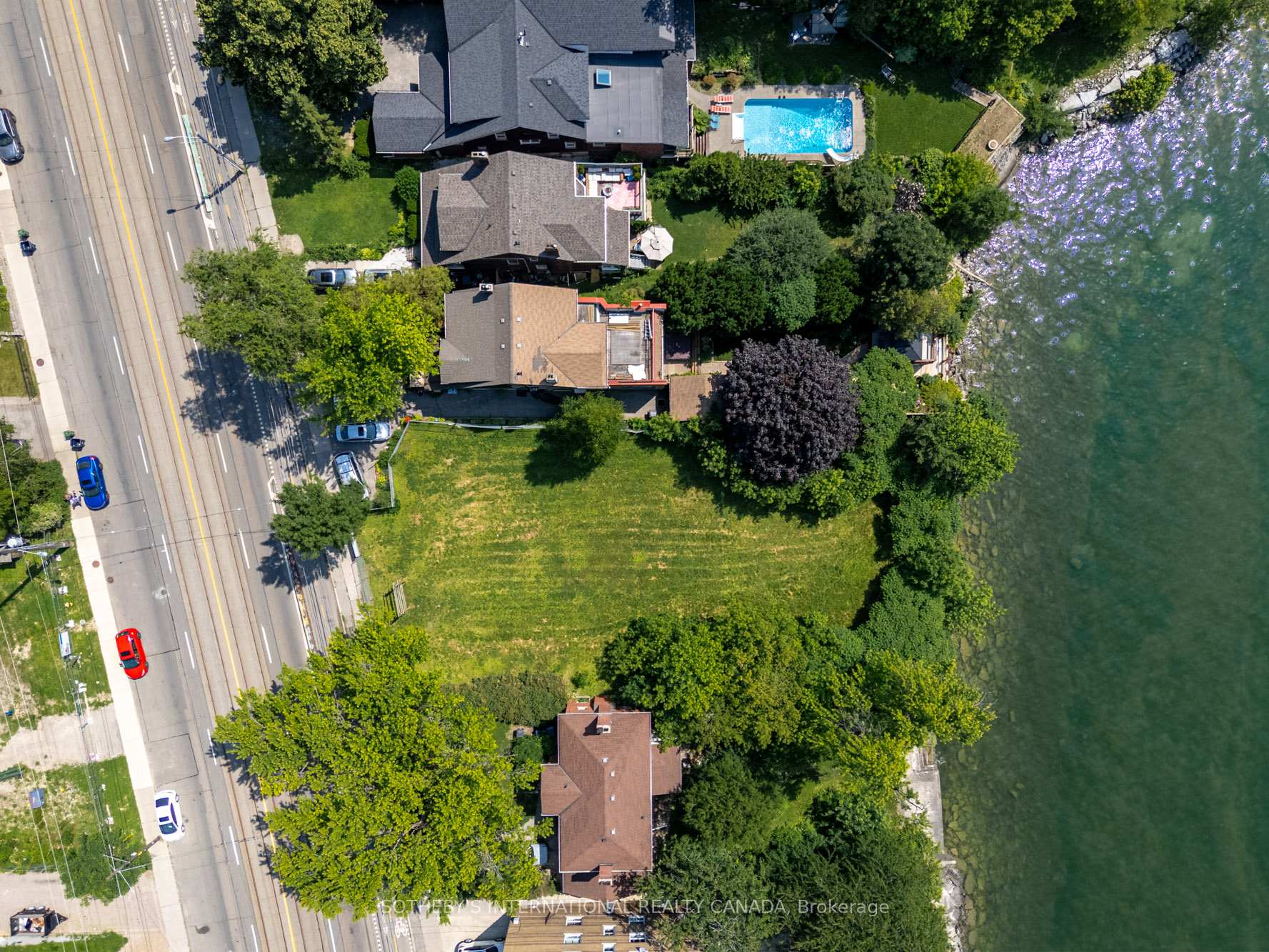 Front of 2685 Lake Shore Boulevard W