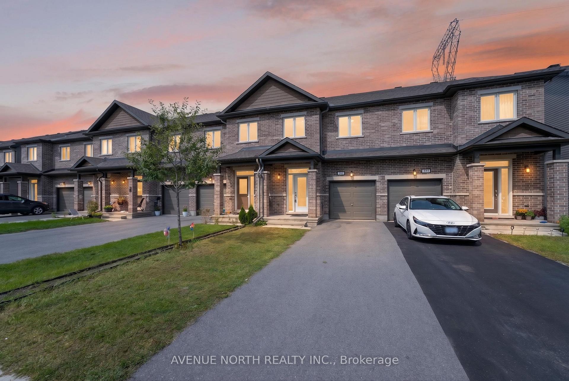 Photo 2 of 292 Livery Street, Ottawa, Kanata - Emerald Meadows/Trailwest — HOMEH