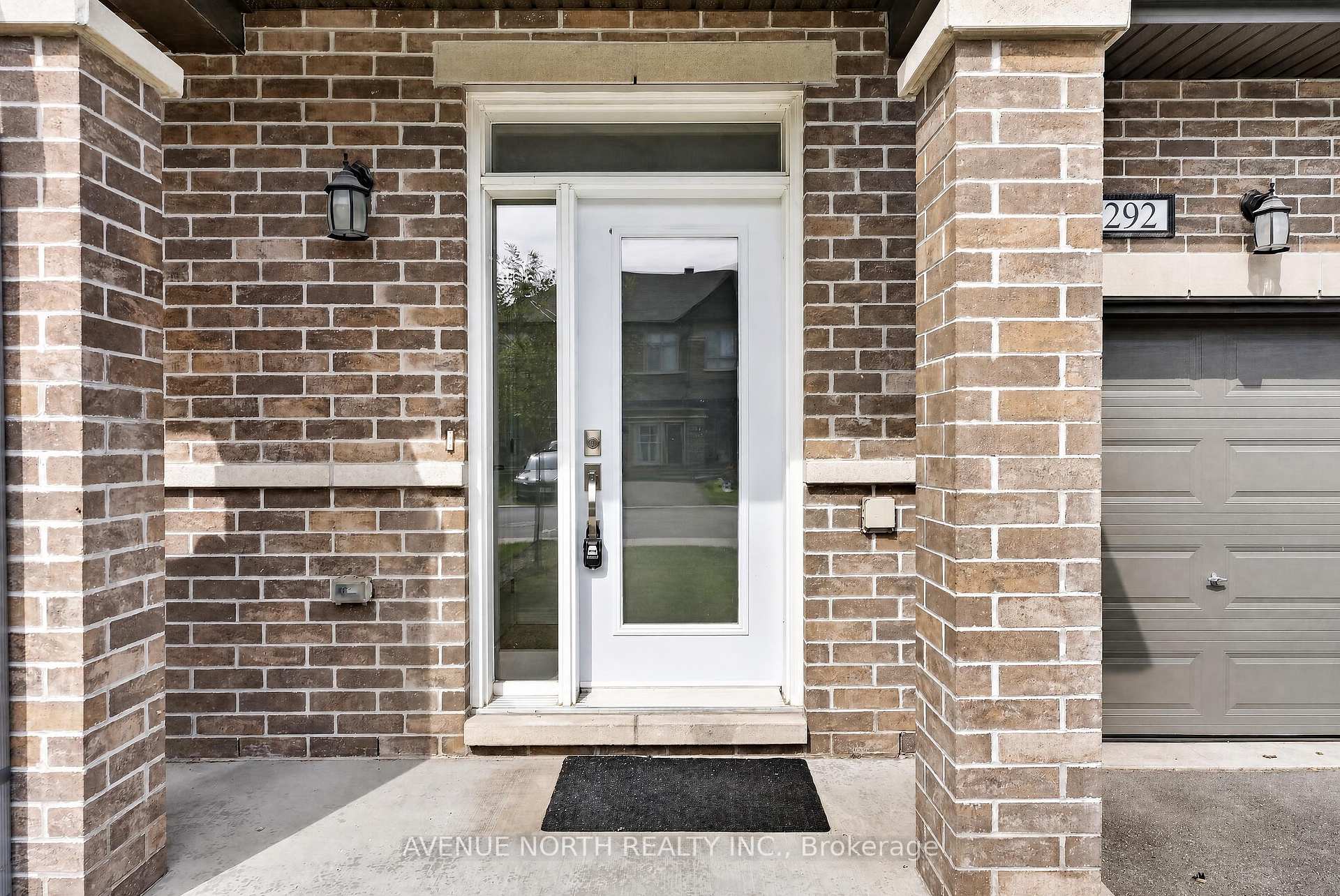 Photo 3 of 292 Livery Street, Ottawa, Kanata - Emerald Meadows/Trailwest — HOMEH