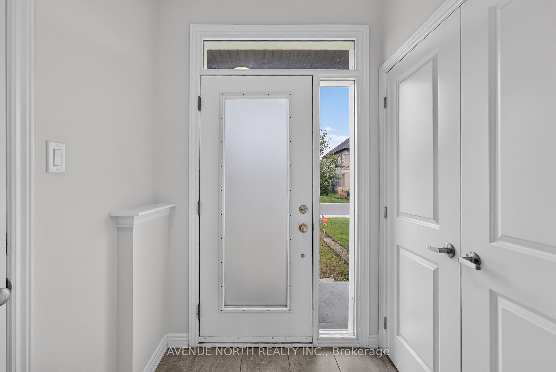 Photo 4 of 292 Livery Street, Ottawa, Kanata - Emerald Meadows/Trailwest — HOMEH