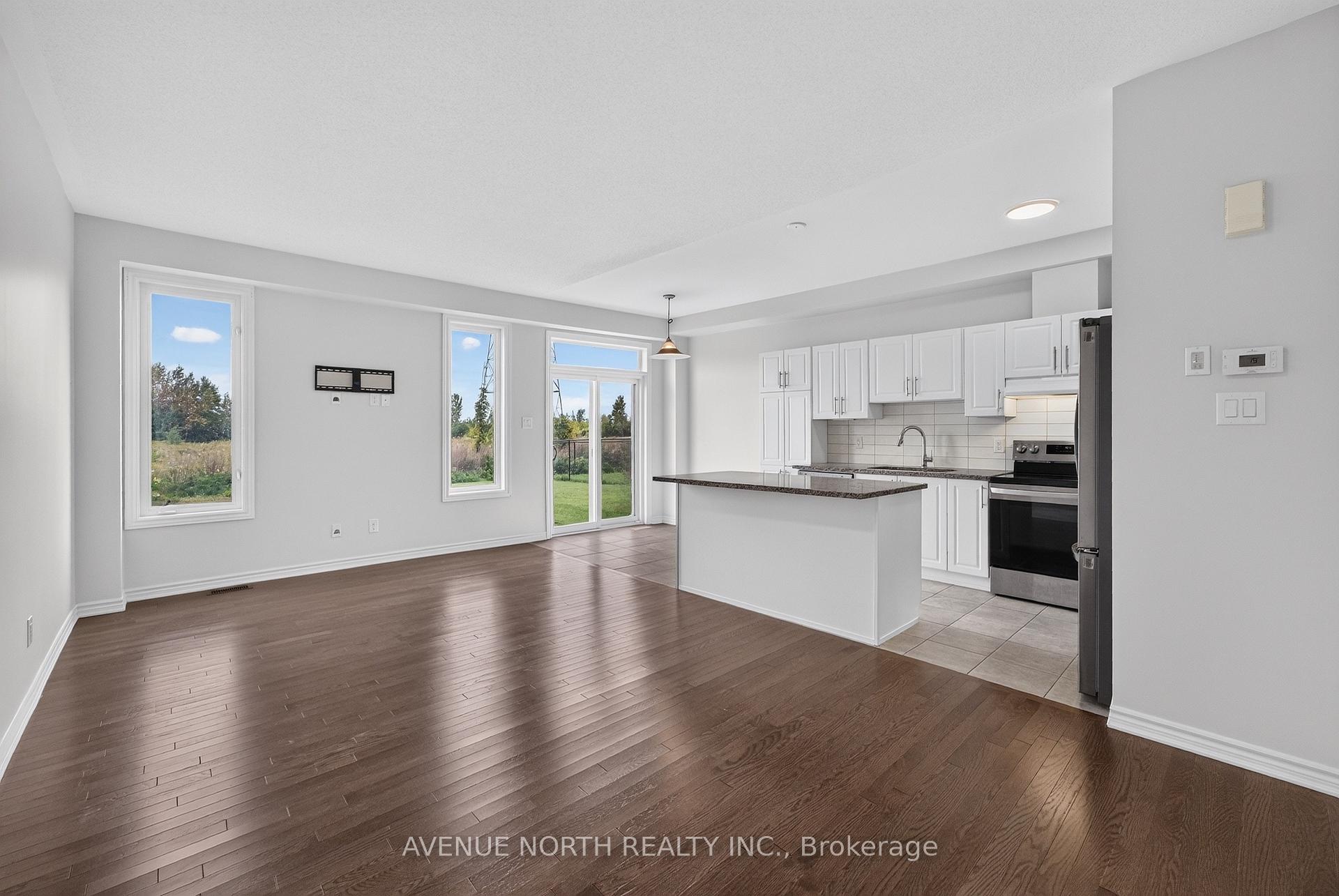 Photo 8 of 292 Livery Street, Ottawa, Kanata - Emerald Meadows/Trailwest — HOMEH