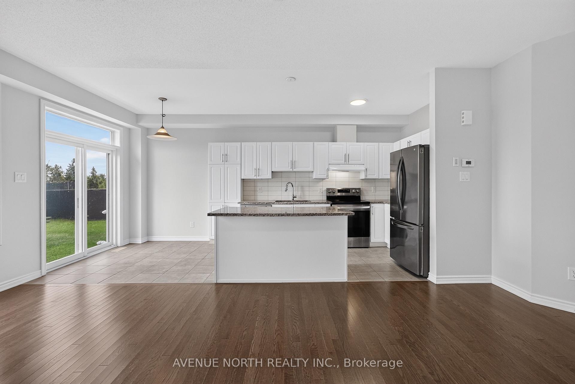 Photo 10 of 292 Livery Street, Ottawa, Kanata - Emerald Meadows/Trailwest — HOMEH