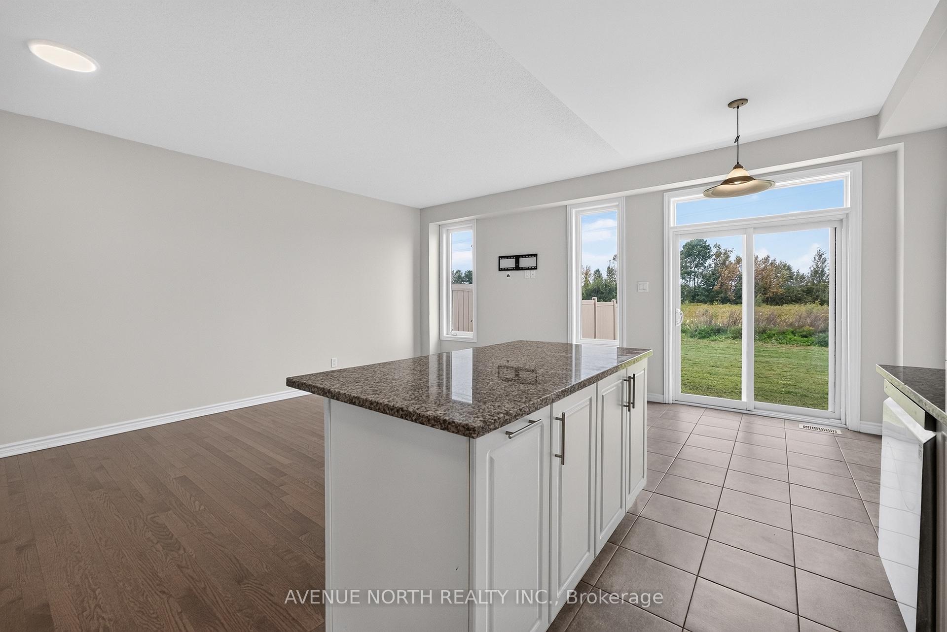 Photo 14 of 292 Livery Street, Ottawa, Kanata - Emerald Meadows/Trailwest — HOMEH