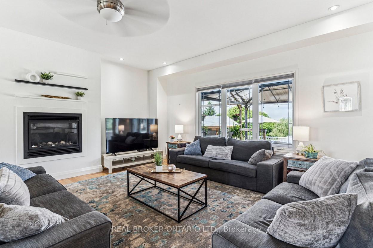 Photo 9 of 27 Bagshaw Crescent, Uxbridge, Rural Uxbridge — HOMEH