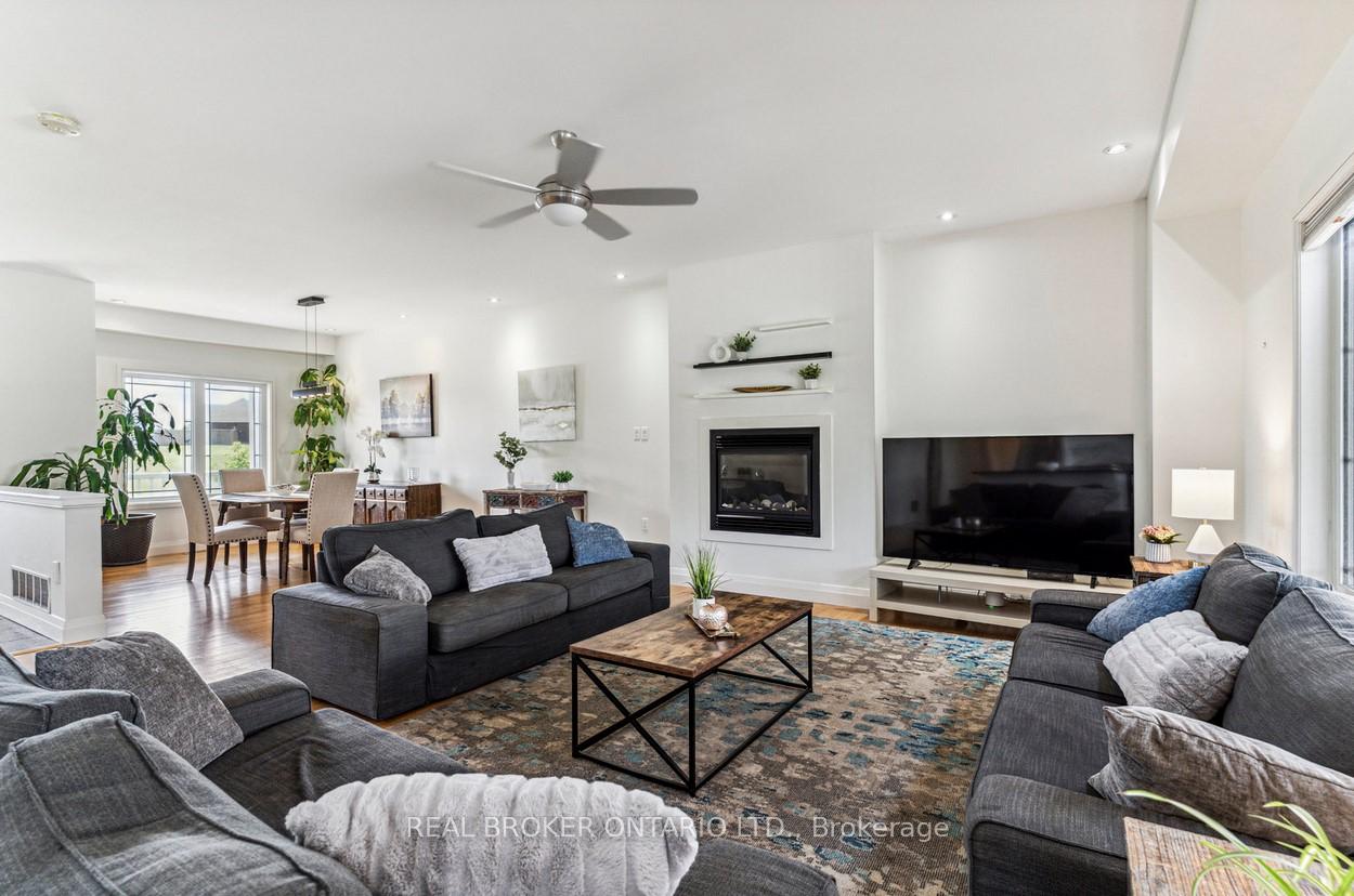 Photo 10 of 27 Bagshaw Crescent, Uxbridge, Rural Uxbridge — HOMEH